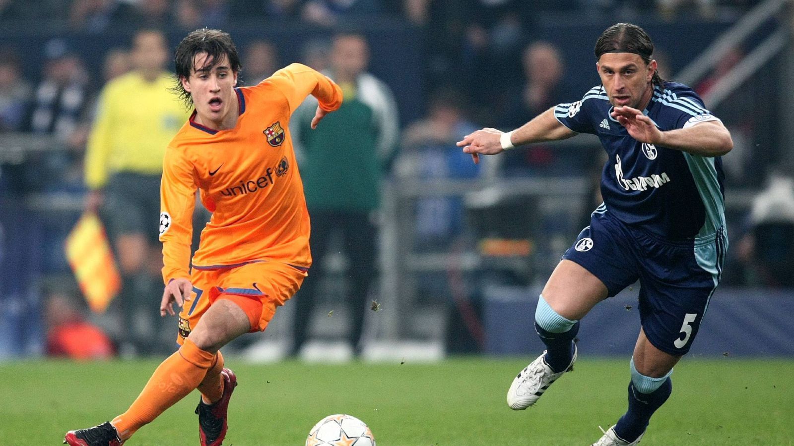 
                <strong>5. Platz: Bojan Krkic (FC Barcelona) </strong><br>
                &#x2022; Alter: 17 Jahre, sieben Monate und vier Tage -<br>&#x2022; Datum: 1. April 2008 gegen Schalke 04 (1:0) -<br>&#x2022; Aktueller Klub: Vereinslos -<br>
              