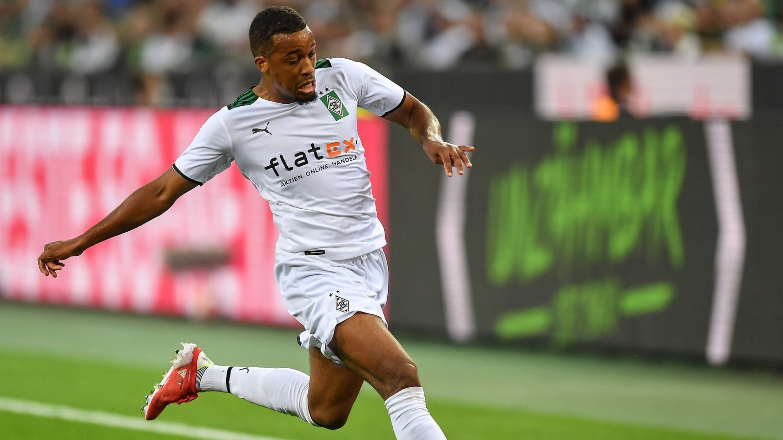 
                <strong>Alassane Plea</strong><br>
                Kommt in der 69. Minute für Stindl. Zu diesem Zeitpunkt ist das Spiel natürlich schon gelaufen. Kann sich offensiv noch ein-, zweimal einschalten, bleibt dabei aber ungefährlich. ran-Note: 3
              