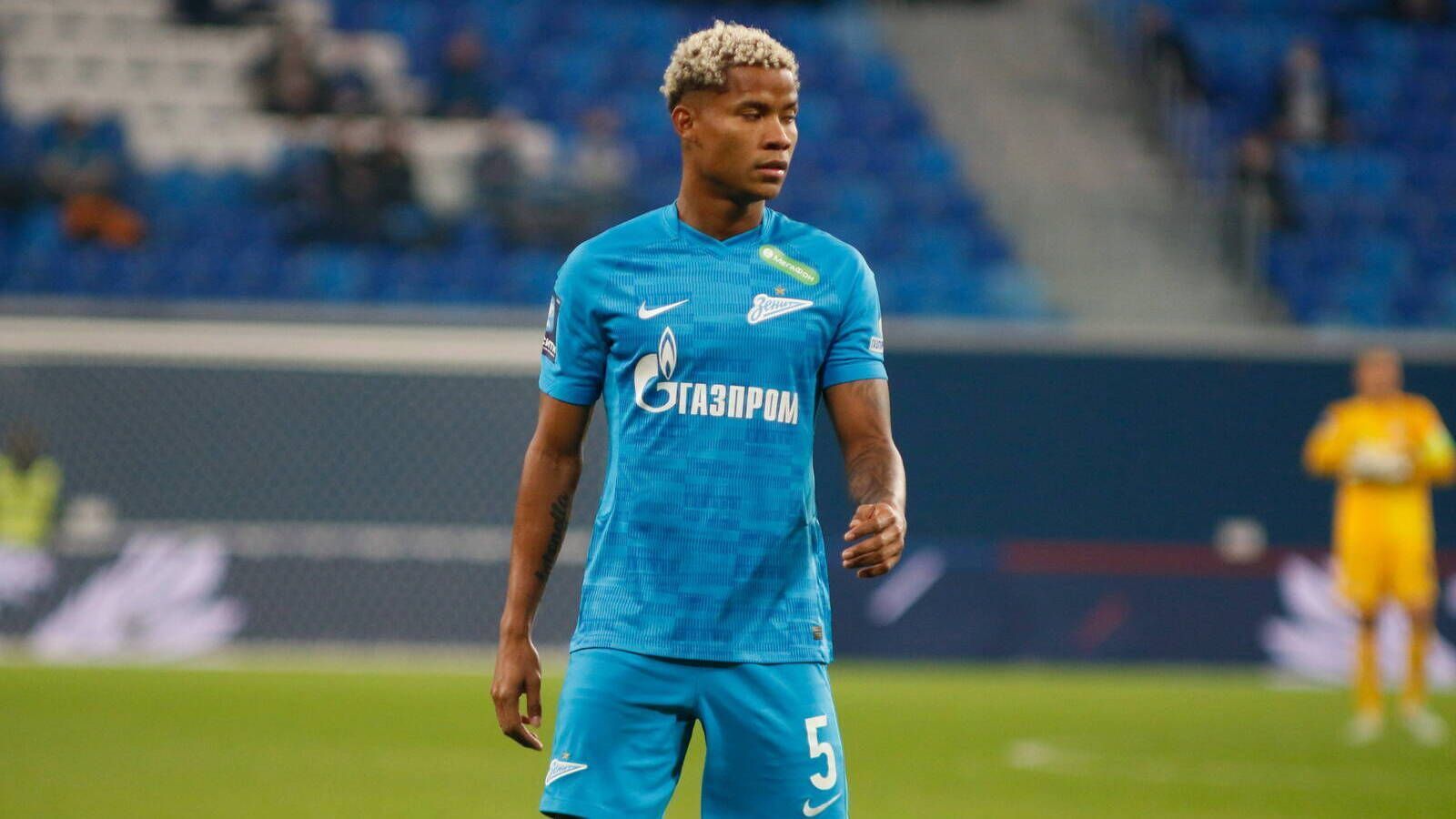 
                <strong>Wilmar Barrios (Zenit St. Petersburg)</strong><br>
                Der Kolumbianer Wilmar Barrios spielt seit 2019 in St. Petersburg. Mit 20 Millionen Euro Martkwert ist er nach seinem Teamkollegen Malcom der zweitwertvollste Spieler der Liga. Zenit ist Barrios' erste Station in Europa, sein sportlicher Durchbruch zum Nationalspieler gelang ihm in Argentinien bei den Boca Juniors. Seit 2016 absolvierte der defensive Mittelfeldspieler 51 Länderspiele für Kolumbien.
              