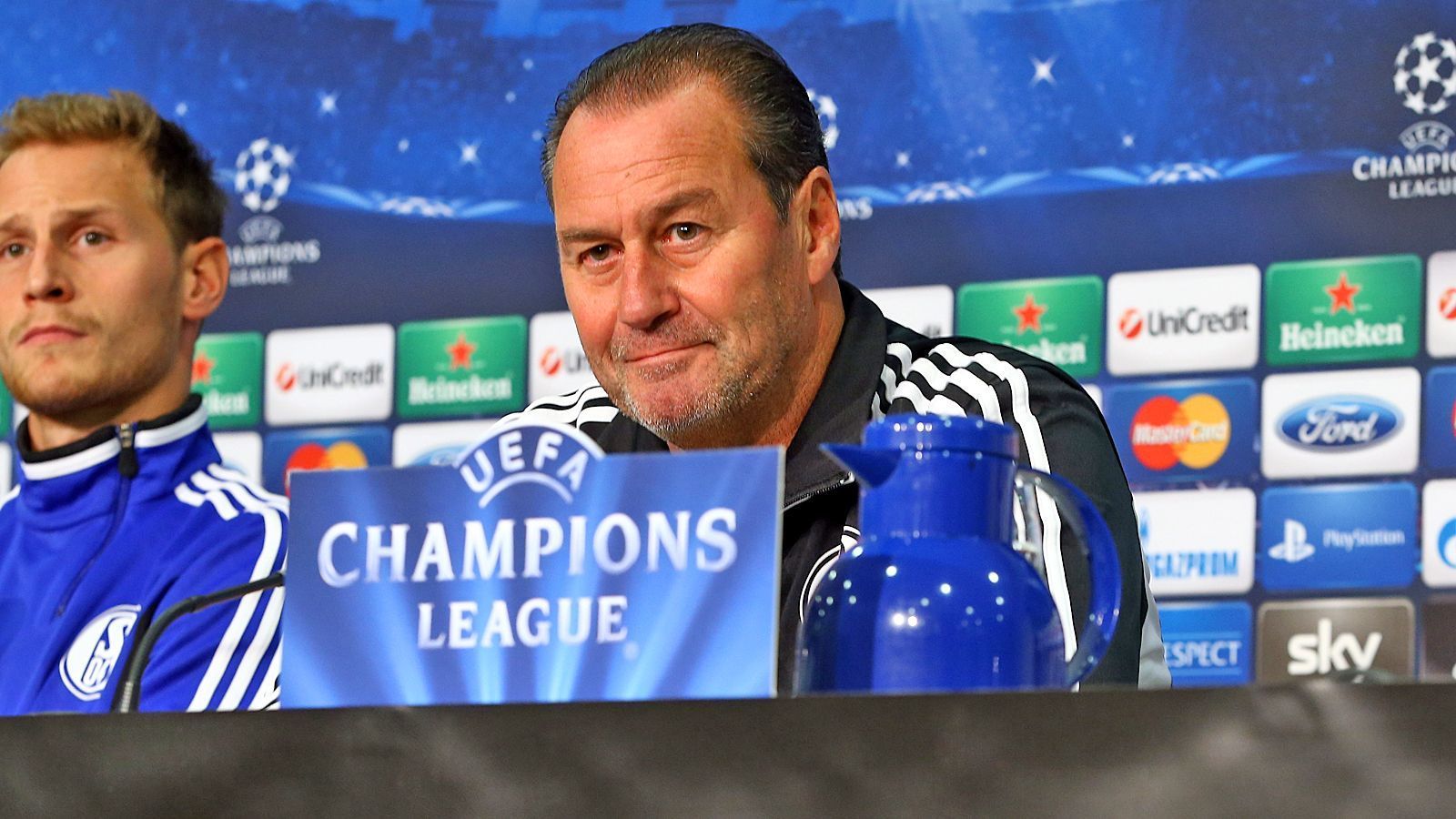 
                <strong>Trainer: Huub Stevens</strong><br>
                Spiele: 73Punkte pro Spiel: 1,84Erfolge: Platz 3 & Champions-League-Viertelfinale (2010/2011), 2018/2019 Abstieg vermieden
              