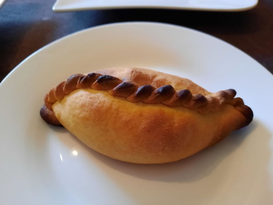 Beginnen wir mit den Salteñas aus Bolivien. Das sind gebackene "Empanadas", also Teigtaschen - gefüllt mit Gemüse, Fleisch und Kartoffeln. 