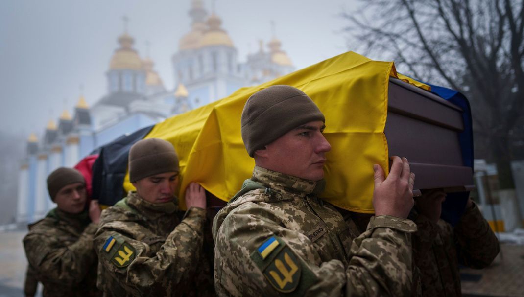 Bei russischen Chemieangriffen sollen ukrainischen Soldat:innen vergiftet worden sein. (Symbolbild)