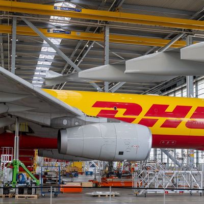 Flughafen Leipzig/Halle und DHL verlängern Vertrag