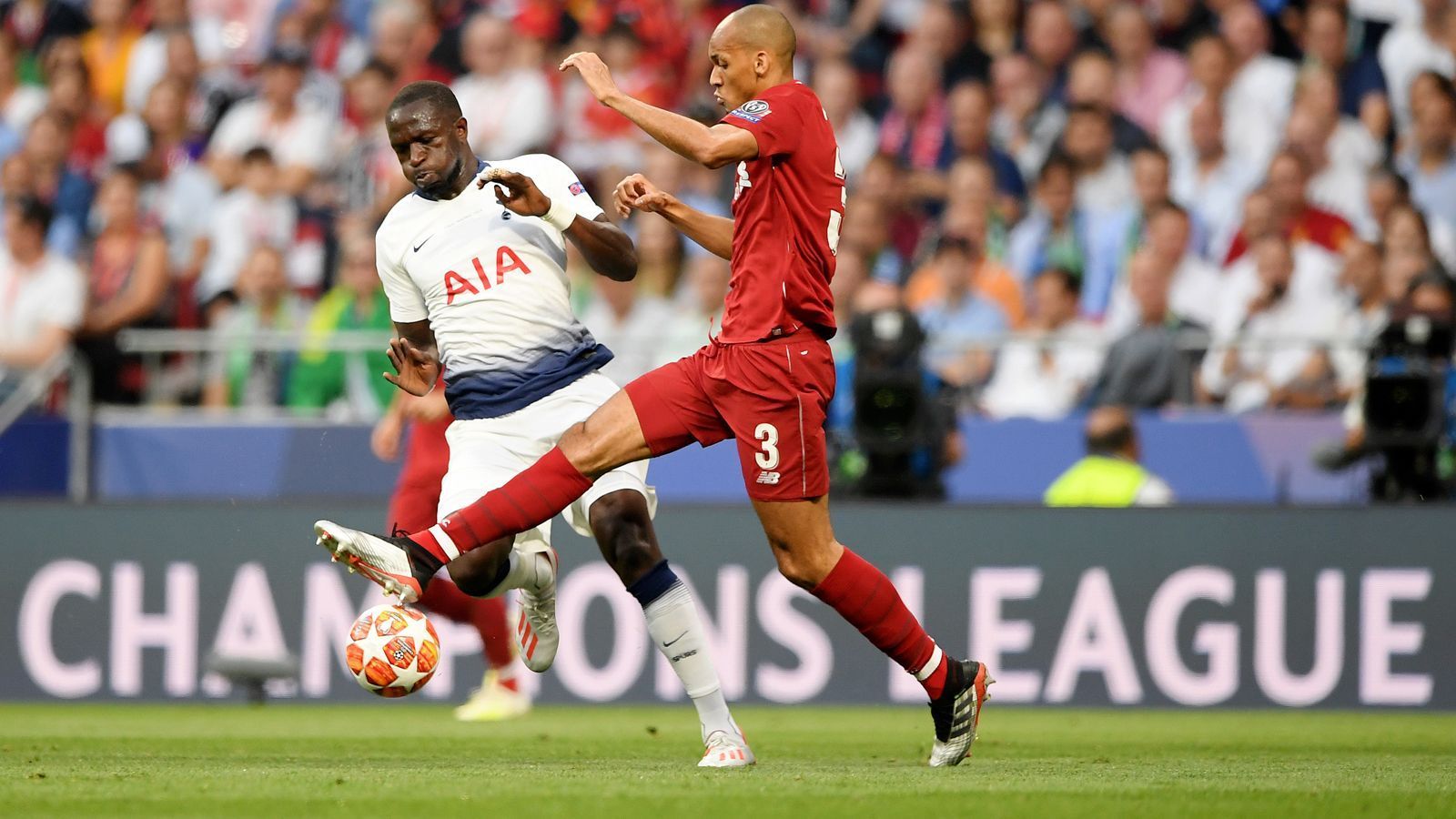 
                <strong>Fabinho (FC Liverpool)</strong><br>
                Unglaublich wichtig als defensiver Anker im Mittelfeld der Reds. Dabei immer wieder im Duell mit Tottenhams Sissoko. Stark im Zweikampf, hindert das offensive Mittelfeld der Spurs vor der Entfaltung. ran-Note: 2
              