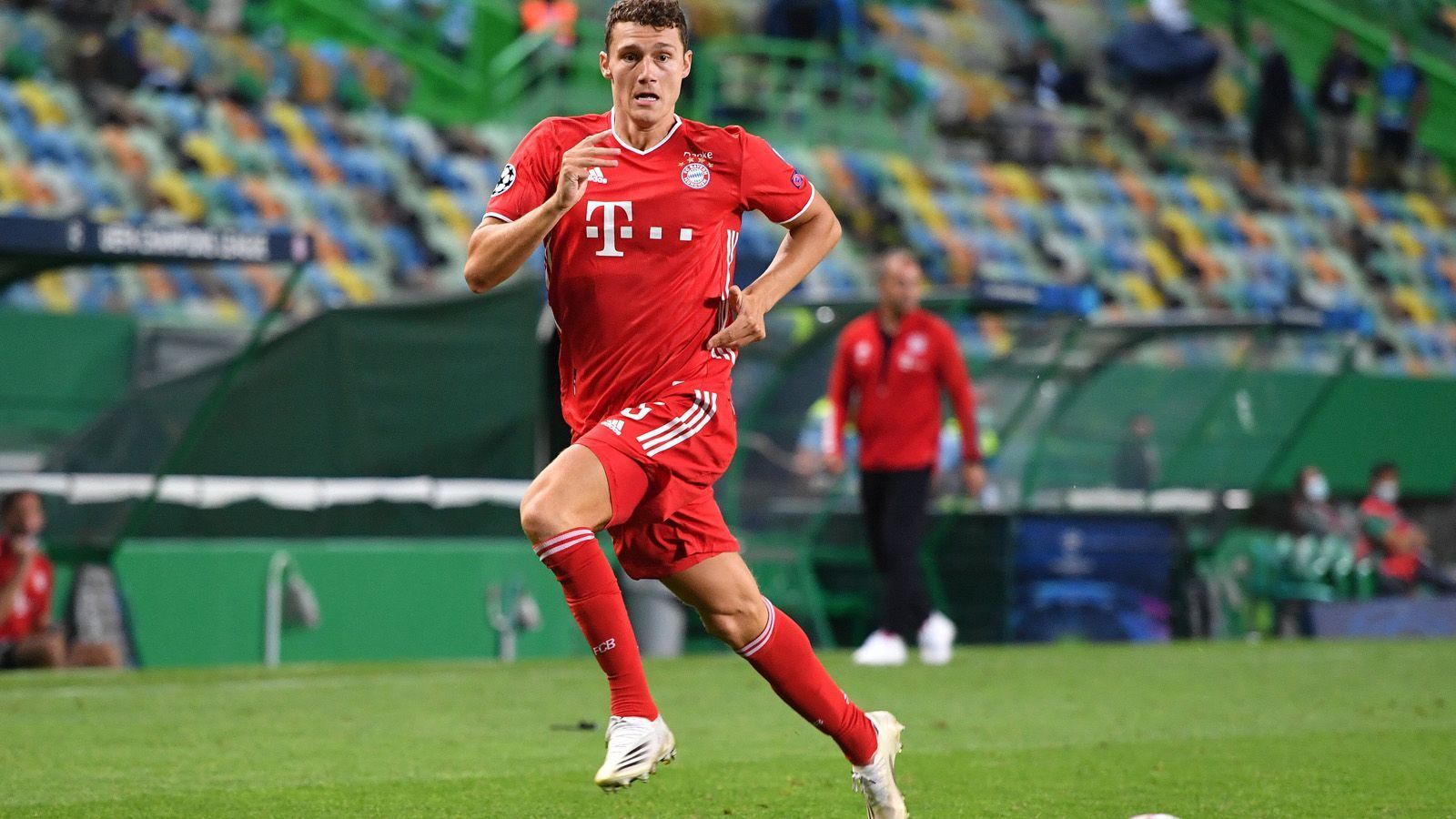 
                <strong>Rechter Verteidiger: Benjamin Pavard</strong><br>
                Auch wenn ein Pavard-Einsatz dafür sorgen würde, dass Kimmich wieder im zentralen Mittelfeld spielen kann. Doch dort harmonierte das Duo Leon Goretzka/Thiago zuletzt so gut, dass Flick nicht unbedingt zu einem Wechsel gezwungen ist. Aber als wertvolle Alternative ist Pavard auf jeden Fall ein Thema. Form: zu 60 Prozent finalreif.
              