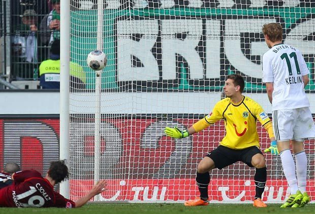 
                <strong>Hannover 96 - Bayer Leverkusen 1:1</strong><br>
                Nach einer guten Anfangsphase muss Hannover 96 den Rückschlag hinnehmen. Gonzalo Castro bringt Bayer Leverkusen in Führung - Ron-Robert Zieler kann nur noch hinterherschauen.
              