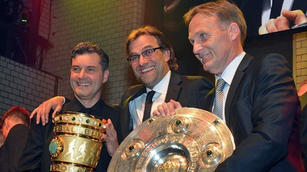 
                <strong>Double mit Dortmund 2012</strong><br>
                Double mit Dortmund 2012: Klopp am Höhepunkt des Erfolges! Der Trainer (M.) feierte 2012 das erste und bislang einzige Double seiner Laufbahn.
              