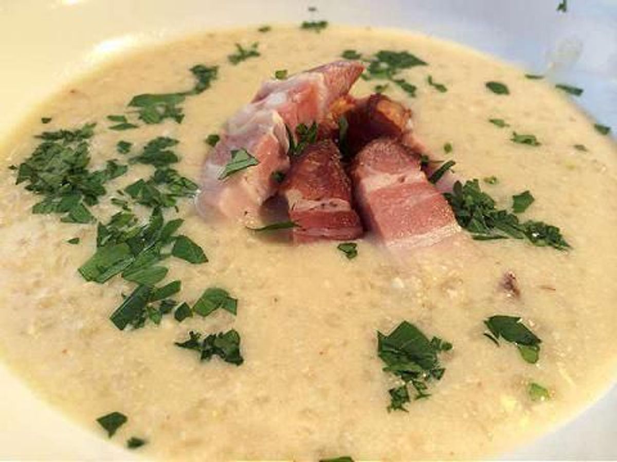 Buttermilchsuppe mit Schweinebauch