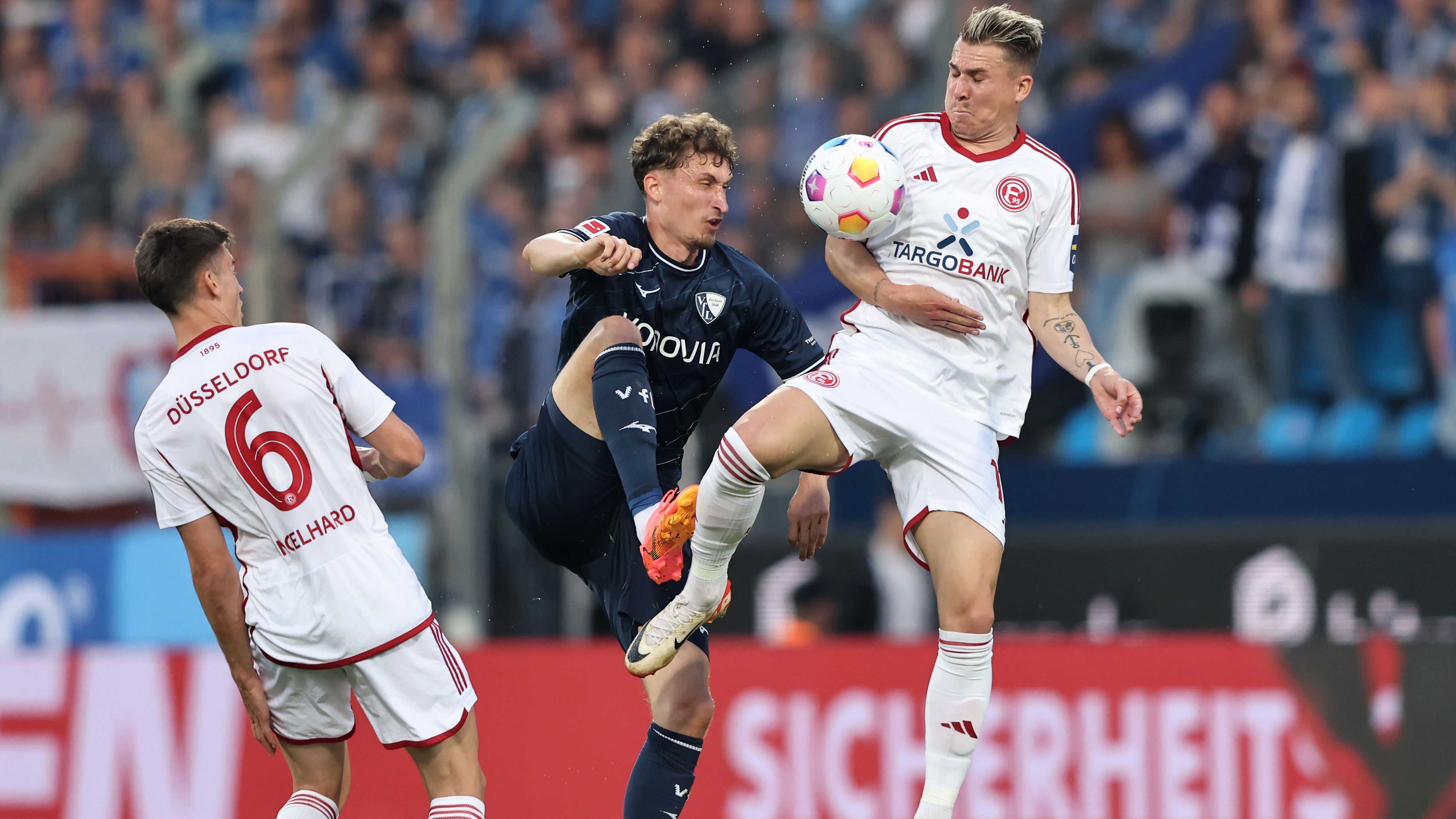 <strong>Felix Klaus (Fortuna Düsseldorf)</strong><br>Bekommt auf der rechten Seite den Vorzug gegenüber Appelkamp. In den ersten 45 Minuten läuft das Spiel aber etwas am 31-Jährigen vorbei. Nach dem Seitenwechsel dann aber ein ganz anderes Bild: Erst mit starkem Dribbling samt gefährlichem Abschluss (50.), dann der Treffer zum 0:2, bei dem Klaus die Nerven behält. Insgesamt eine deutliche Steigerung. <strong><em><strong>ran</strong></em>-Note: 2</strong>