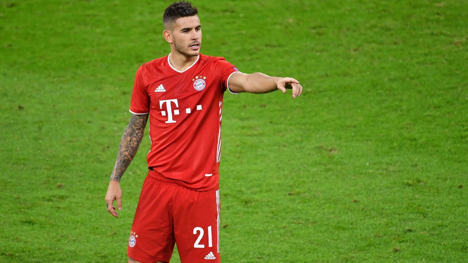 
                <strong>Lucas Hernandez</strong><br>
                In der 3. Minute wegen Davies' Verletzung eingewechselt. Ist einer der größten Aktivposten in den Reihen der Münchner. Sorgt im Zusammenspiel mit Coman für viel Betrieb auf der linken Seite. Schaltet sich sehr oft ins Offensivspiel mit ein, so dass Kimmich oder Goretzka hinten absichern. Nahezu jeder Pass findet den richtigen Adressaten. Auch defensiv lässt er sich nichts zu Schulden kommen. Hätte sich selbst mit einem Tor belohnen können, als er in der 53. Minute nach Doppelpass mit Coman aus spitzem Winkel an Trapp scheitert und in der 64. Minute erneut nach einer Coman-Flanke den Ball aus kurzer Distanz über die Latte setzt. ran-Note: 2
              