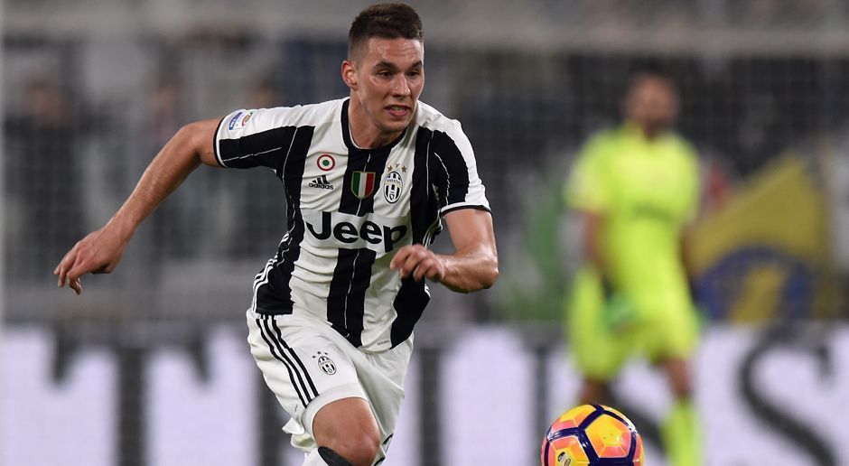 
                <strong>Marko Pjaca (FC Schalke 04)</strong><br>
                Marko Pjaca wechselt von Juventus Turin zum FC Schalke 04. Der Linksaußen wird ohne anschließende Kaufoption bis zum Saisonende ausgeliehen. Manager Christian Heidel bestätigte den Wechsel bereits, letztlich den Medizincheck muss der Kroate noch bestehen. Der 22-Jährige galt bei Juve als großes Talent, zog sich aber im März 2017 einen Kreuzbandriss zu und schaffte es seitdem nur drei mal in den Kader. 2016 wechselte Pjaca für 23 Mio. € von Dinamo Zagreb zu Juventus Turin.
              