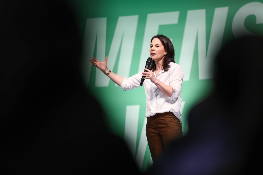 Annalena Baerbock (Bündnis 90/Die Grünen), Außenministerin von Deutschland, spricht bei einer Wahlkampfveranstaltung der Grünen in der Posthalle.