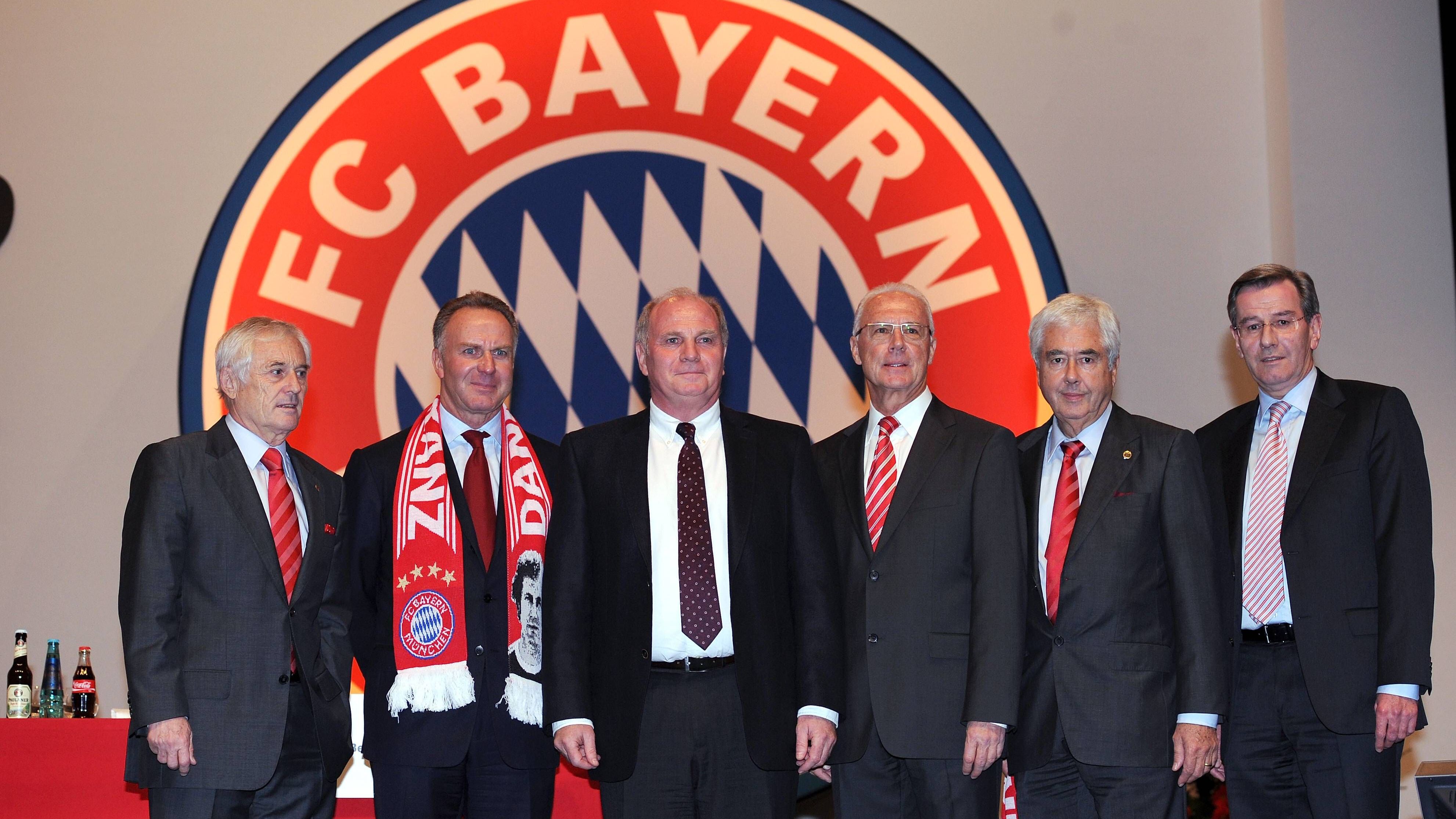 <strong>Rummenigges Gedicht (2009)</strong><br>Der Aufsichtsratsvorsitzende Franz Beckenbauer dankte ab, um das Zepter an Karl-Heinz Rummenigge zu übergeben. Letzterer bedankte sich mit einem Gedicht bei seinem langjährigen Weggefährten und Freund. Blöd nur, dass Rummenigge nicht sagte, dass das Kunstwerk keine Eigenkreation war. Die Urheberin klagte auf Unterlass und Schadenersatz und kassierte schließlich 1000 Euro von den Bayern