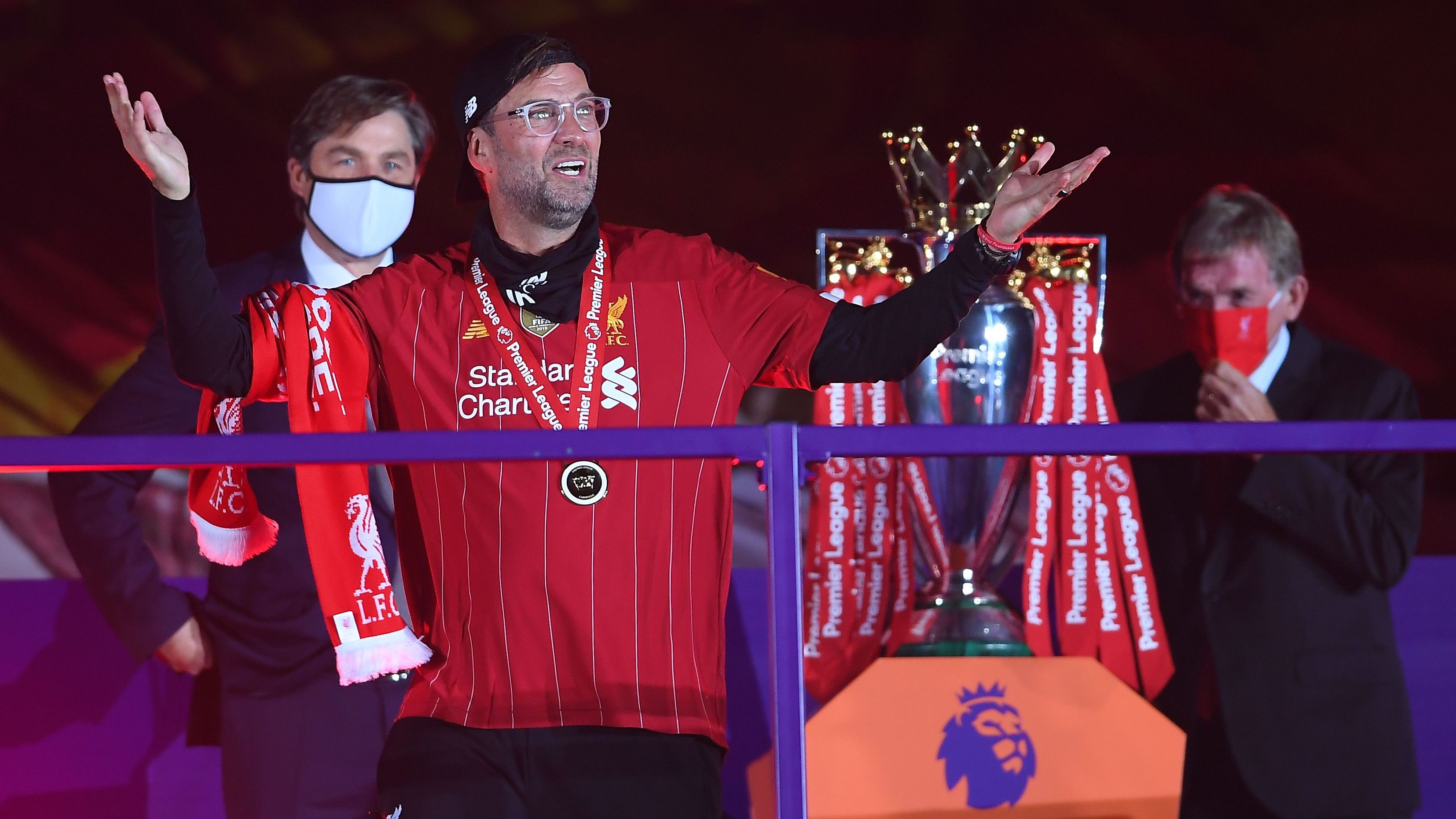 <strong>Erster Meistertitel seit 30 Jahren: Klopp macht sich unsterblich</strong><br>Die Saison 2019/20 ist eine der erfolgreichsten in der Ära von Jürgen Klopp in Liverpool. Nach den Erfolg im UEFA-Supercup sowie bei der FIFA-Klub-WM führt "Klopp" die "Reds" in der Premier League zum ersten Titel seit 1990 und beendet damit das 30 Jahre andauernde Warten der Fans auf diesen Triumph.