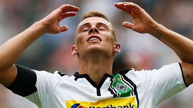 
                <strong>Thorgan Hazard</strong><br>
                Borussia Mönchengladbach hat auch das dritte Spiel in der neuen Saison der Bundesliga verloren. Der Fehlstart ist historisch, der Traditionsklub startete niemals schlechter in eine neue Spielzeit. ran.de präsentiert die Fakten zur Krise der Borussia.
              