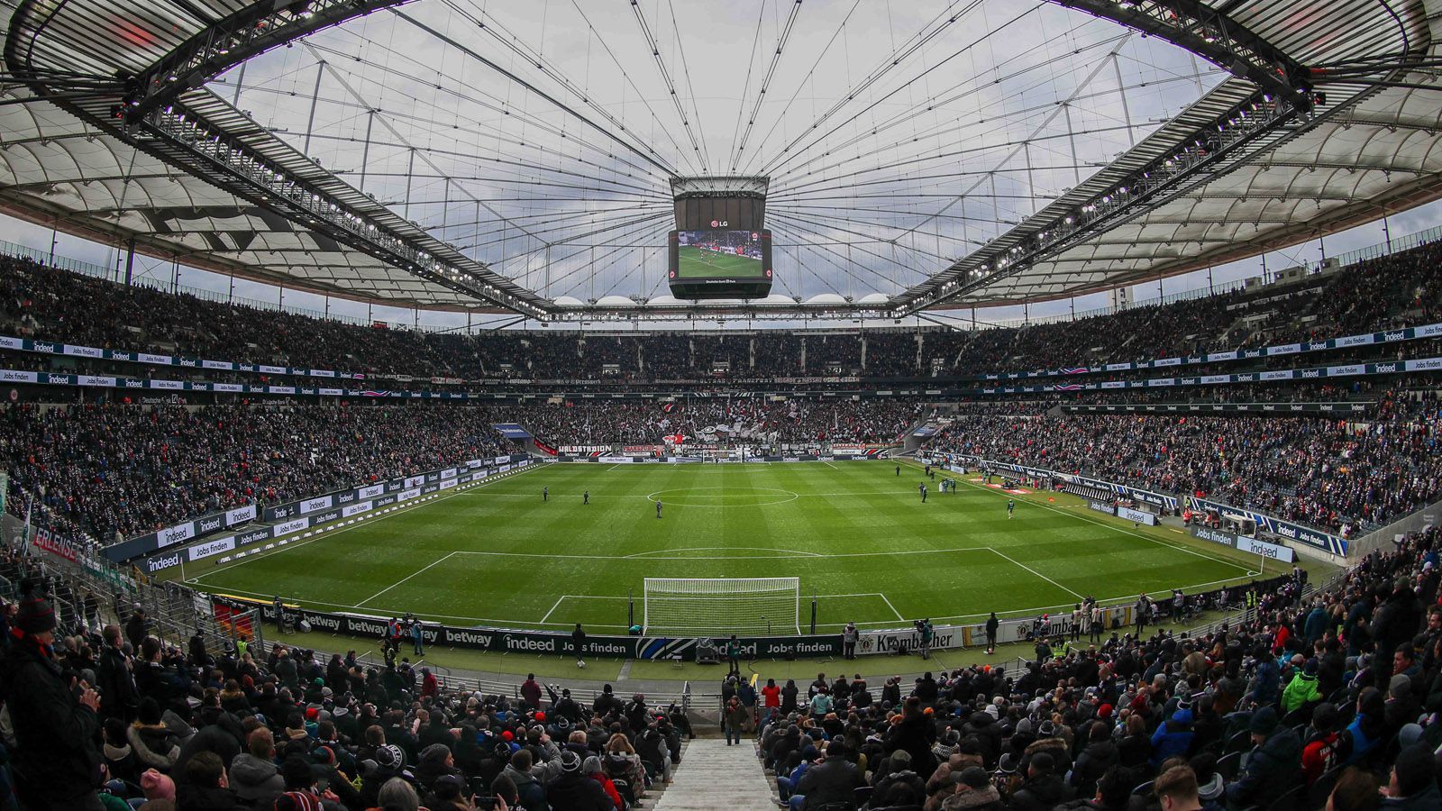 
                <strong>Deutsche Bank Park (Eintracht Frankfurt)</strong><br>
                der beste Name laut ChatGPT: "Adlerhorst"
              