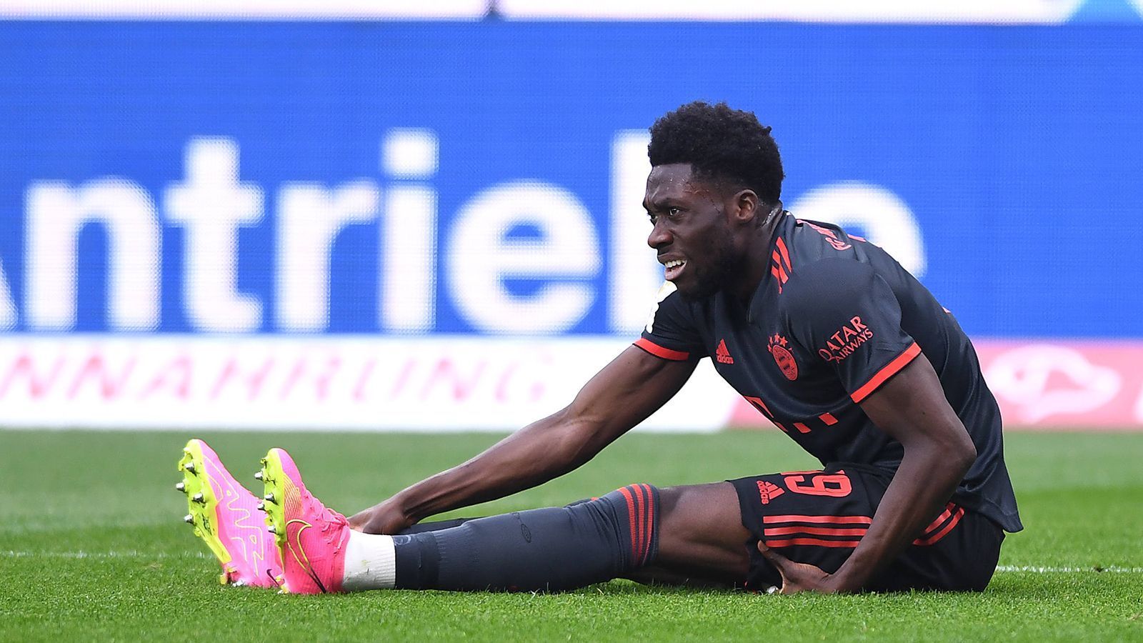 
                <strong>Alphonso Davies</strong><br>
                Der Linksverteidiger muss bereits nach neun Minuten wegen einer Verletzung ausgewechselt werden. ohne Bewertung
              