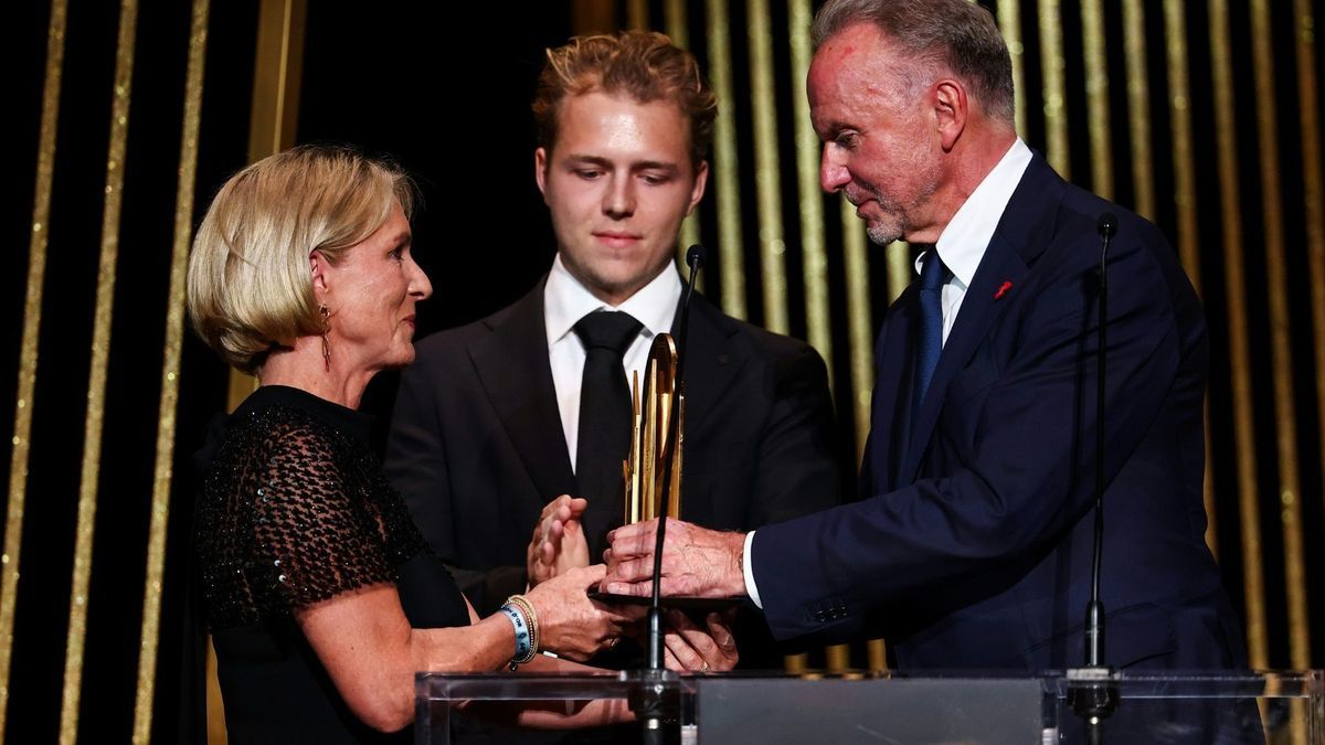 Heidi und Joel Beckenbauer neben Rummenigge (v.l.n.r.)