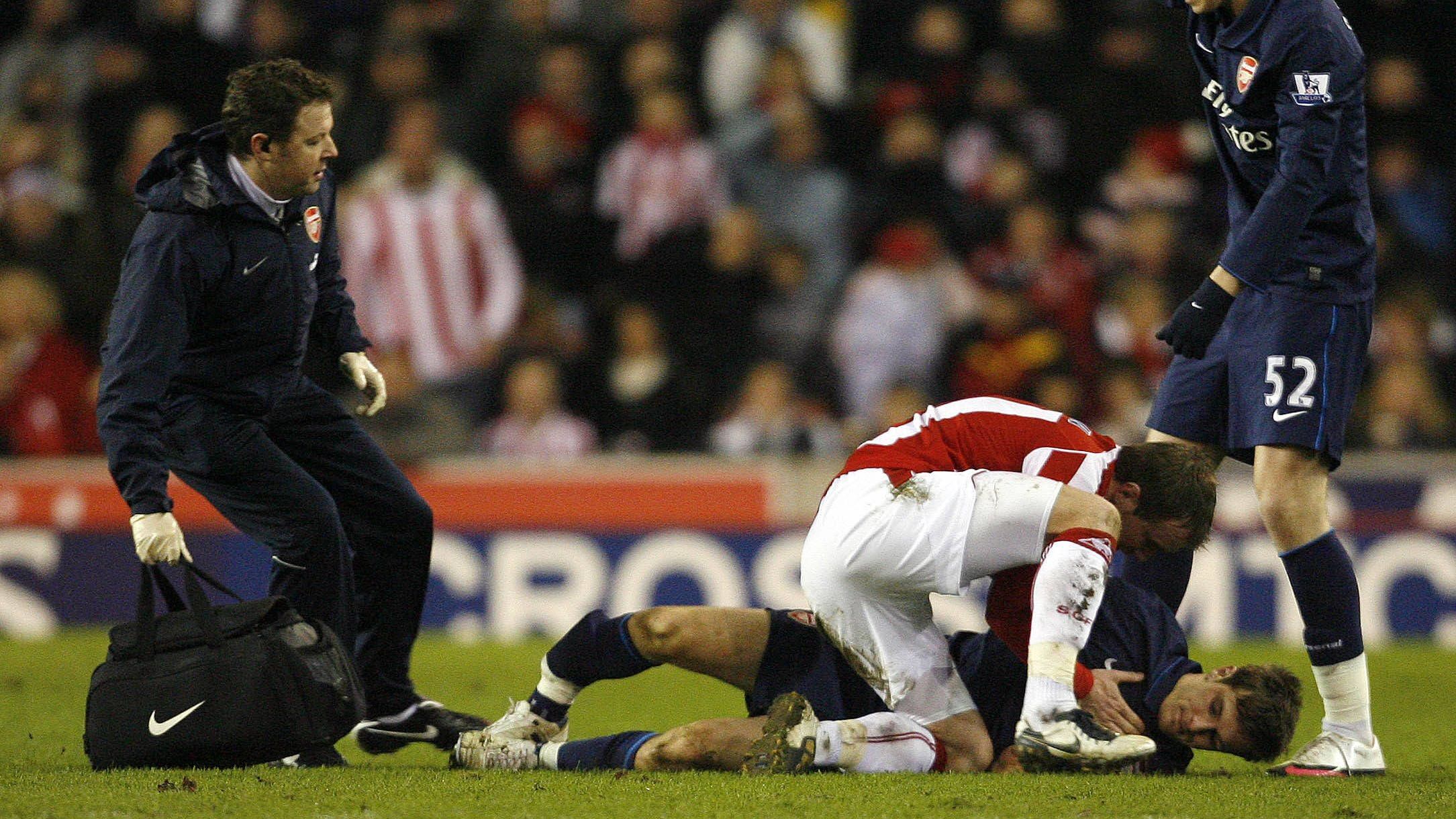 <strong>Aaron Ramsey: Premier League 2010, FC Arsenal - Stoke City</strong><br>Aaron Ramsey brach sich im Premier-League-Spiel gegen Stoke City das Bein. Ryan Shawcross prallte gegen das rechte Schienbein des Mittelfeldspielers und zertrümmerte ihm Schien- und Wadenbein. Nach neun Monaten Rehabilitation war Ramsey zurück auf dem Spielfeld.