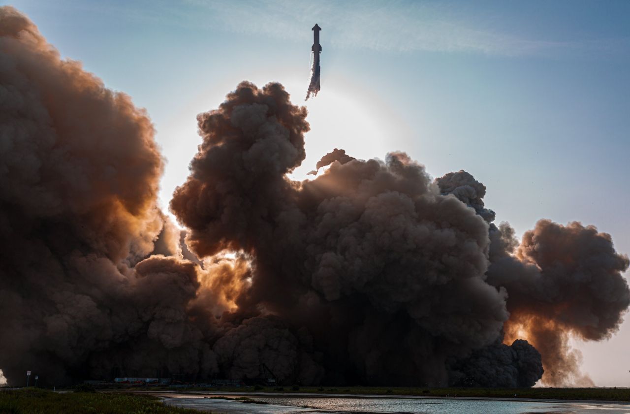 Start des Starship: Auf den ersten Blick sah zunächst alles nach einem geglückten Start aus.