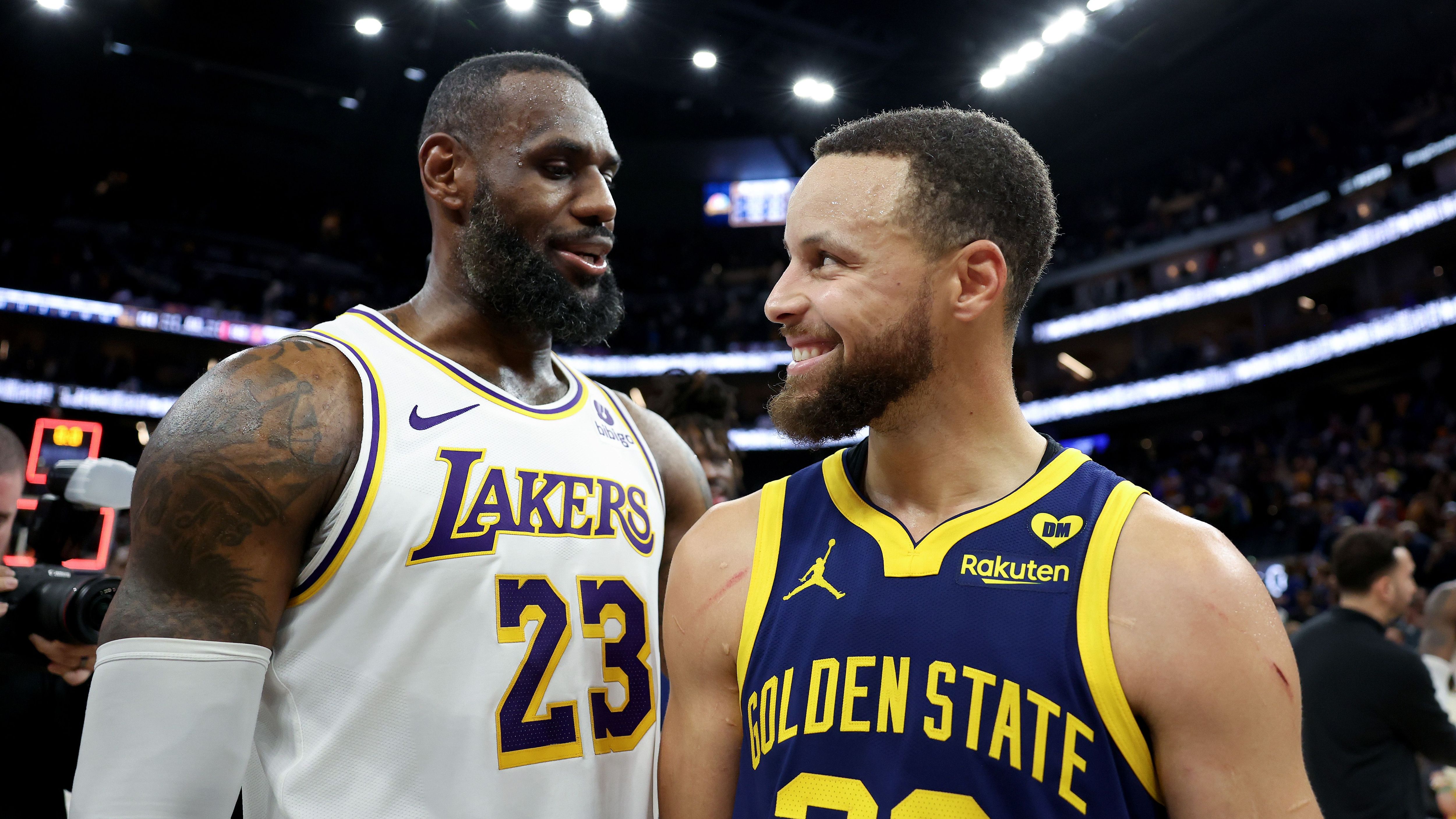 <strong>All-Star Weekend der NBA: So könnte Team International vs. Team USA aussehen</strong><br>In der Starting-Lineup der USA werden Superstars wie Stephen Curry, LeBron James oder Kevin Durant nicht berücksichtigt. In der kommenden Saison ist LeBron 40 Jahre alt und die anderen Spieler in ihren späten 30ern. Demnach gehen wir bei diesem Gedankenexperiment davon aus, dass die NBA ihre jungen Stars ins Rampenlicht stellen wird.