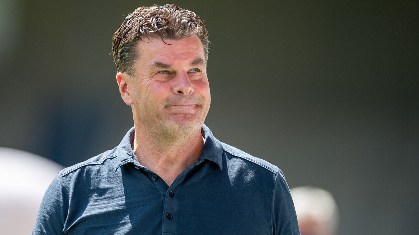 
                <strong>Dieter Hecking (01.07.2019 bis 04.07.2020)</strong><br>
                Und nun trifft es dann auch Hecking. Auch der erfahrende Trainer schafft den Wiederaufstieg nicht, der HSV muss in ein drittes Zweitliga-Jahr. Dies neue Saison geht der Hamburger SV dann mit dem 26. Tainer in diesem Jahrtausend an. 
              