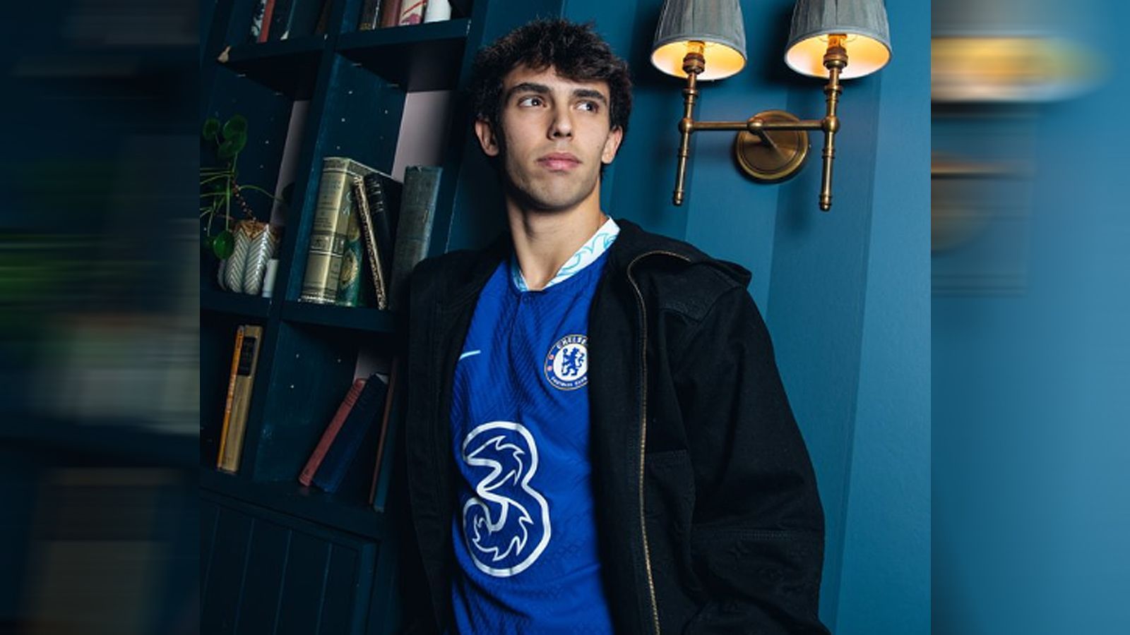 
                <strong>Joao Felix (FC Chelsea)</strong><br>
                &#x2022; Leihgebühr für eine Saison: 22 Millionen Euro<br>&#x2022; Tatsächliche Leihgebühr: elf Millionen Euro (Zeitraum: Januar bis Juni 2023)<br>&#x2022; Geliehen von: Atletico Madrid<br>&#x2022; Geliehen an: FC Chelsea<br>
              