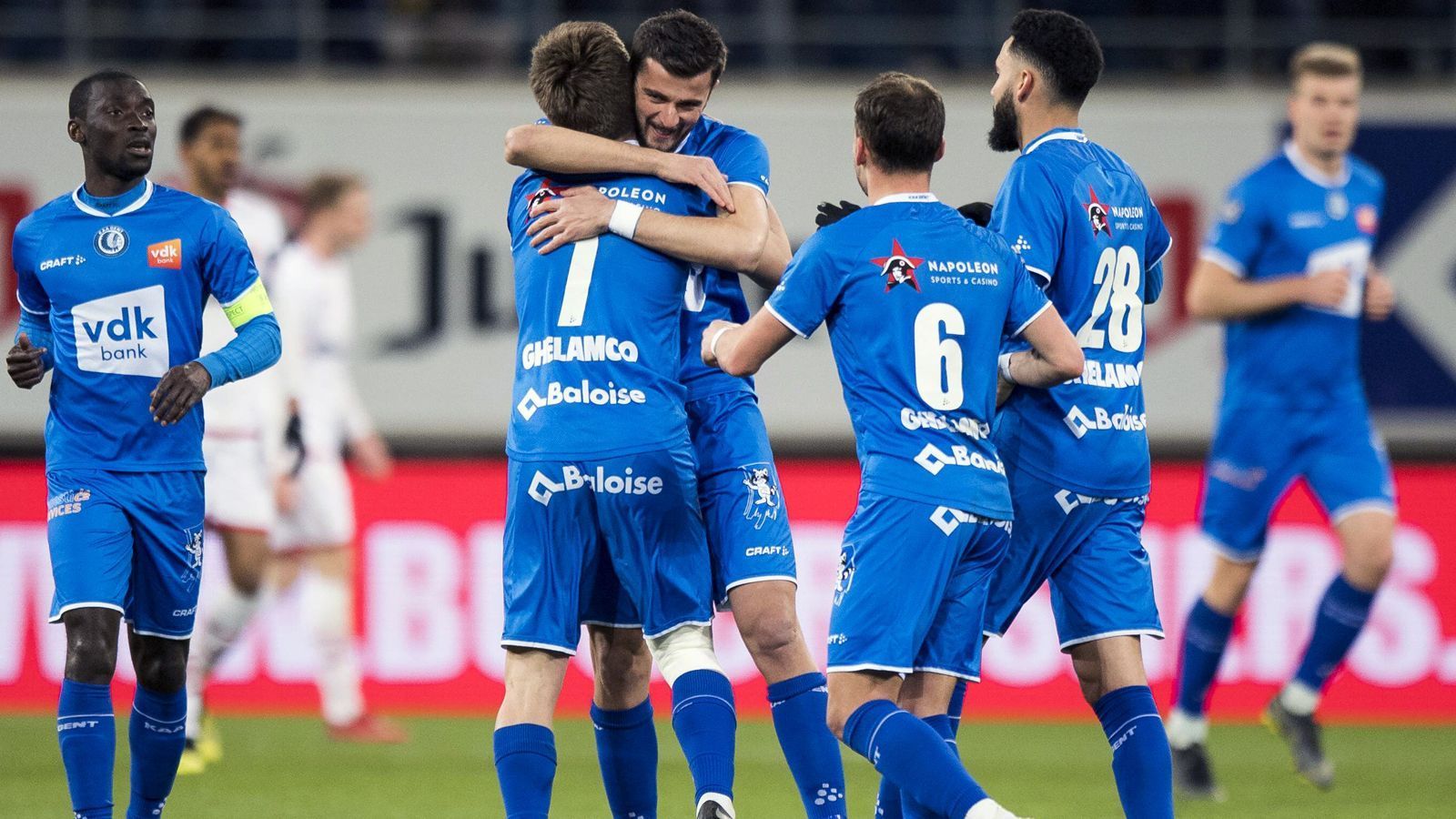 
                <strong>Belgien</strong><br>
                Für den belgischen Pokalfinalisten KAA Gent wird es schon am 1. Mai Ernst. Dann trifft der aktuelle Tabellenfünfte der Jupiler Pro League im Endspiel auf den Zweitligisten Mechelen. Während Gent den bislang letzten Pokalsieg im Jahr 2010 feiern konnte, ist dieser bei Mechelen noch deutlich länger her. Den bislang einzigen Titel im Pokal holte der Klub im Jahr 1987.
              