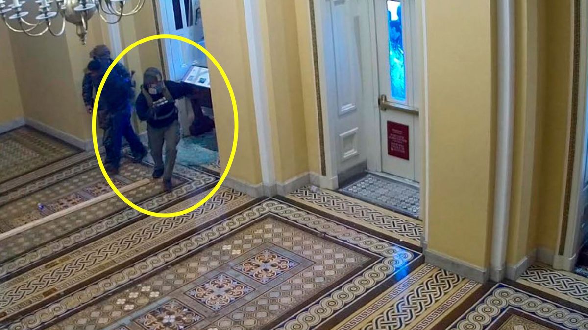 Der Kapitol-Stürmer Edward Kelley muss wegen Mord-Plänen gegen FBI-Agenten lebenslang in Haft. 