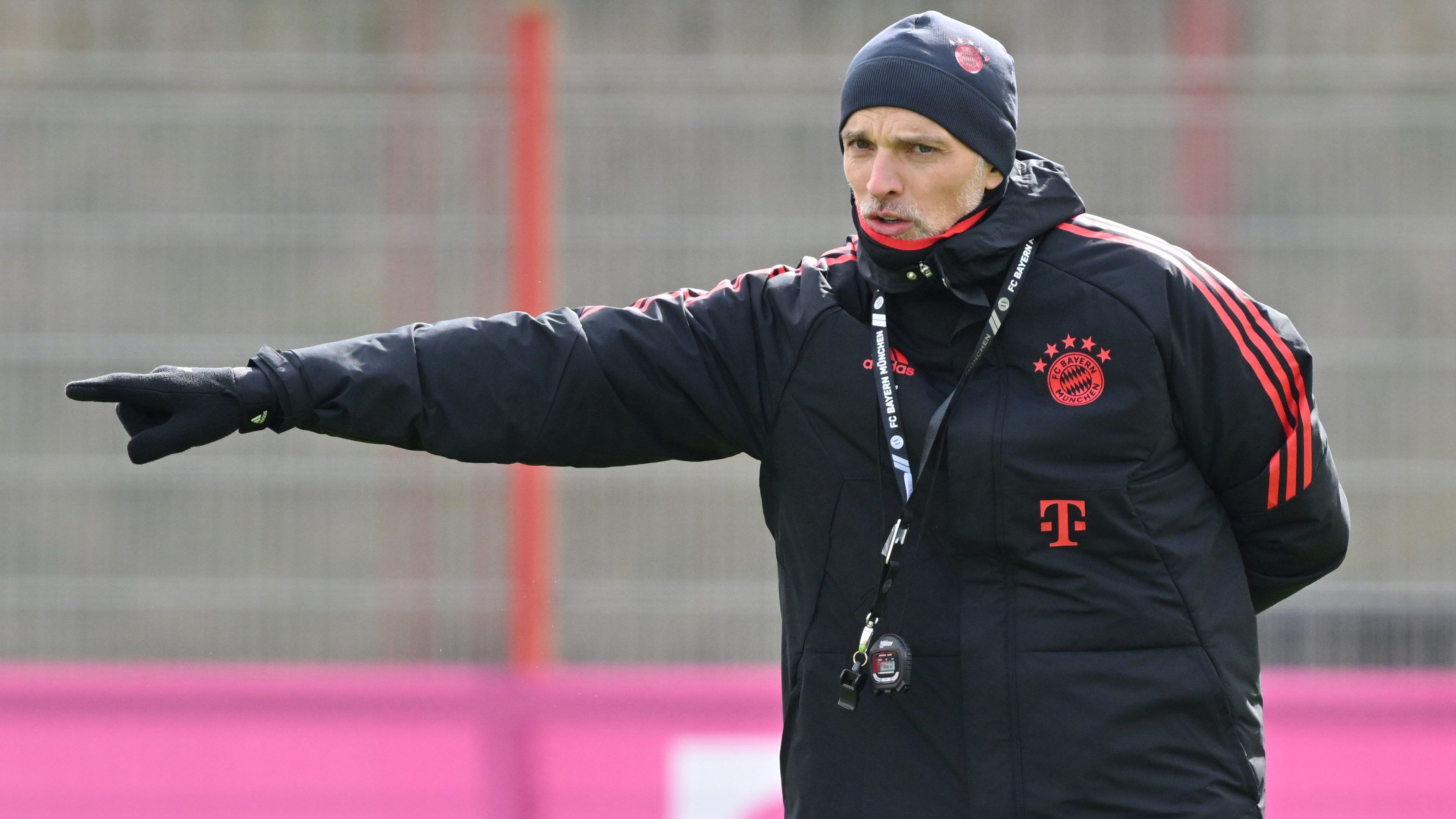 
                <strong>FC Bayern München: Gewinner & Verlierer unter Trainer Thomas Tuchel</strong><br>
                Thomas Tuchel hat seine erste Trainingseinheit als neuer Cheftrainer beim FC Bayern München hinter sich. Welcher Spieler profitiert vom neuen Coach - welcher muss um seinen Stammplatz bangen? ran schaut auf die Gewinner & Verlierer unter Tuchel.
              