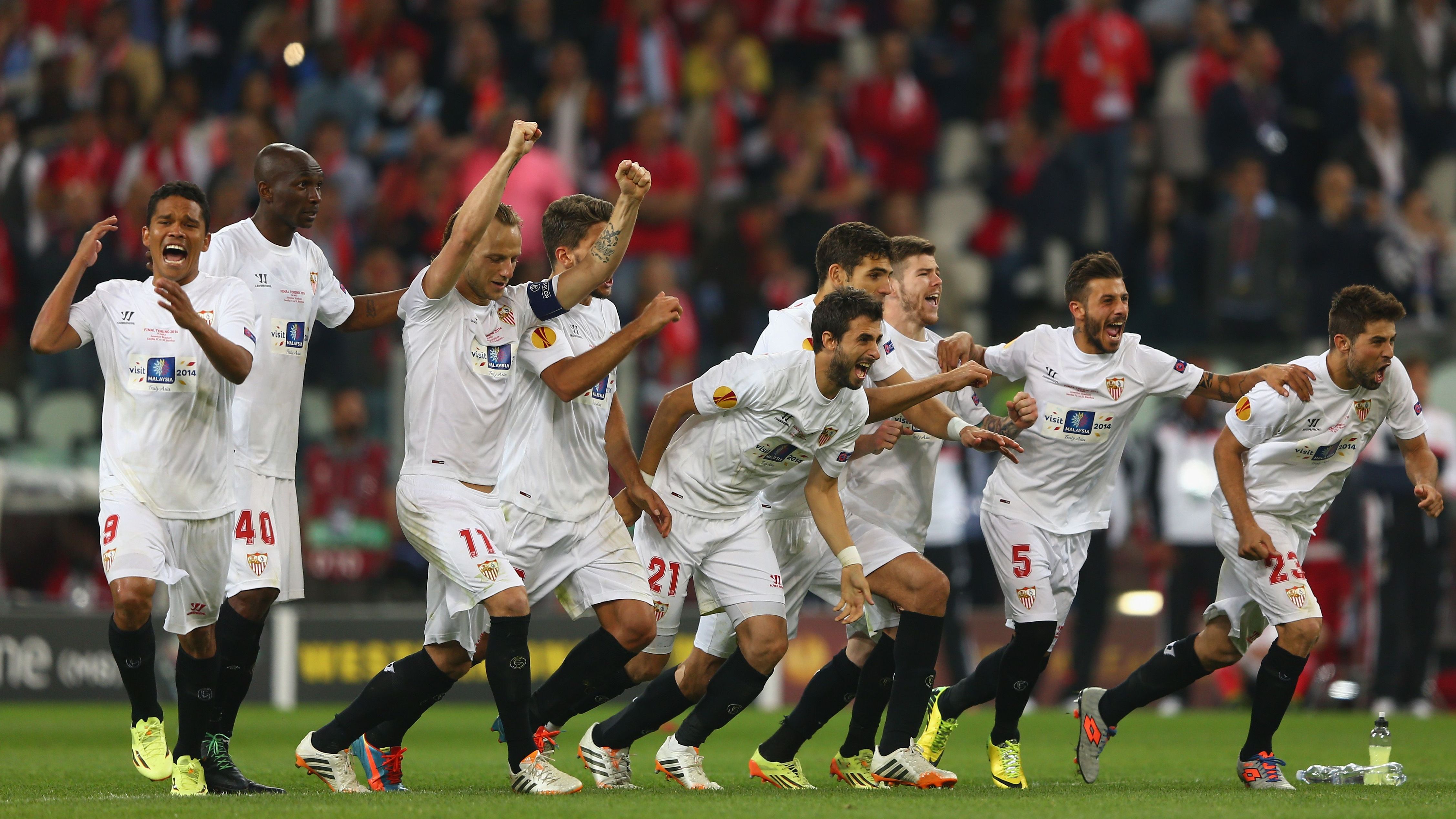 <strong>Die Europacup-Sieger seit 1990: FC Sevilla (2013/2014)</strong><br>Der erste von drei aufeinanderfolgenden EL-Titeln für den FC Sevilla. Im Finale in Turin hieß es nach 120 Minuten 0:0 gegen SL Benfica, dann schwang sich Keeper Beto mit zwei parierten Elfmetern zum Helden auf und sicherte seinen Farben den Sieg.