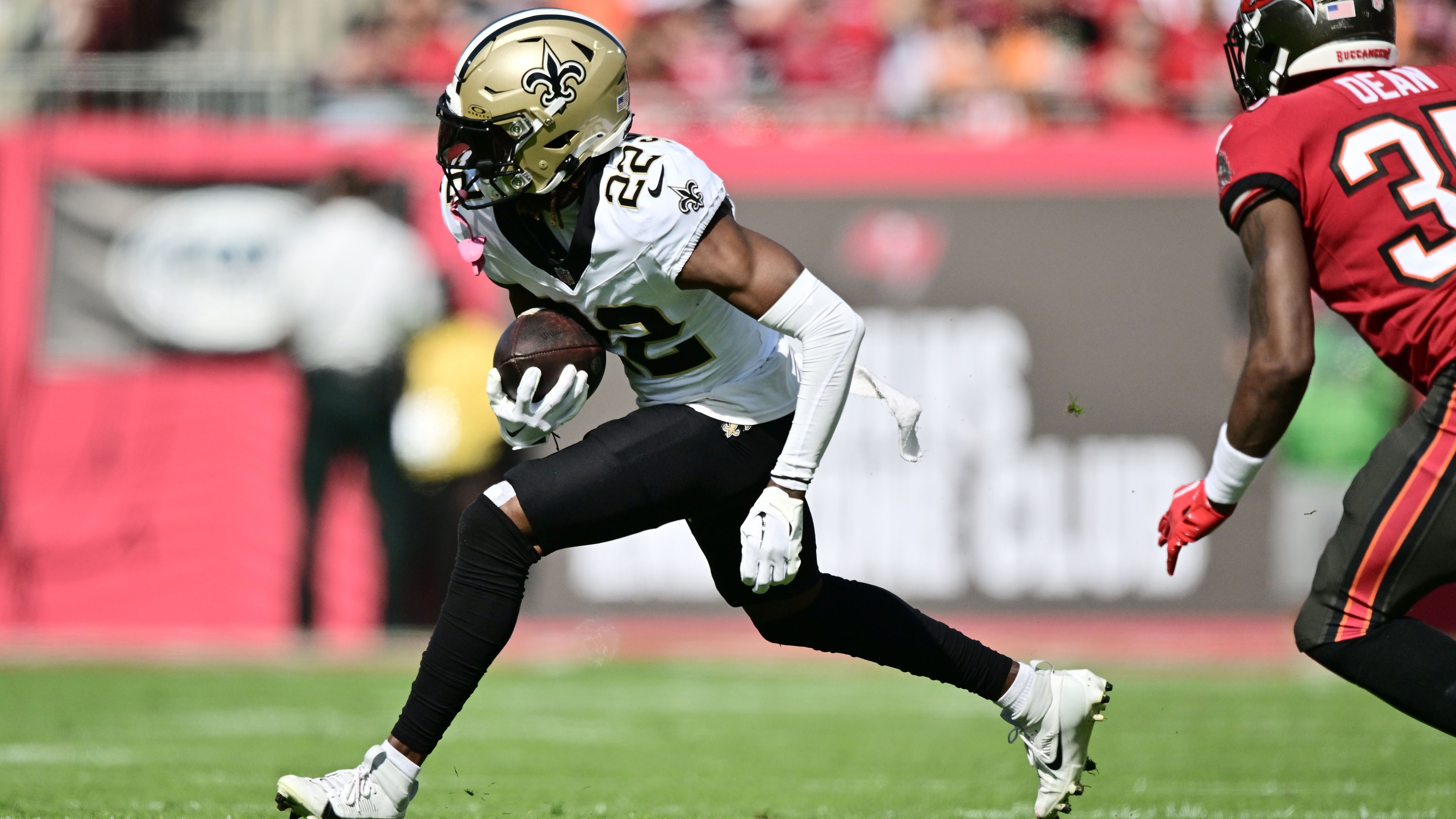 <strong>Rashid Shaheed (New Orleans Saints)</strong><br>Laut "ESPN" haben die Saints Rashid Shaheed, zuvor Exclusive Rights Free Agent, mit einem neuen Einjahresvertrag ausgestattet. Der Wide Receiver, der 2023 zum All-Pro Punt Returner gewählt wurde, erhält demnach ein Gehalt von 5,2 Millionen US-Dollar. In der vergangenen Spielzeit kam er auf 719 Receiving Yards sowie fünf Touchdowns.