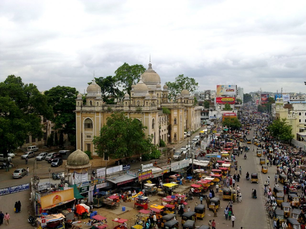 Hyderabad: Die viertgrößte Stadt Indiens ist das Zentrum für Biotechnologie und der Pharmaindustrie. Die Einwohnerzahl der Metropolregion im südlicheren Teil des Riesen-Landes liegt bei 8 Millionen - noch!