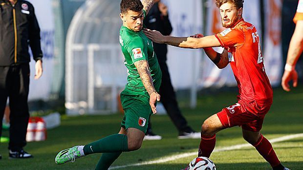 
                <strong>Shawn Parker (FC Augsburg)</strong><br>
                FC Augsburg: Shawn Parker (Kreuzbandriss). Beim 3:1-Sieg des FCA über Borussia Mönchengladbach musste der junge Stürmer schmerzverzerrt vom Platz getragen werden. Dann die Schock-Diagnose: Kreuzbandriss. Rückkehr: Ende November.
              