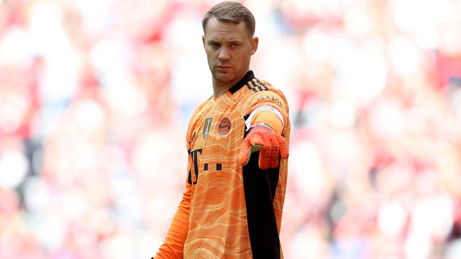 
                <strong>Manuel Neuer</strong><br>
                Beim 1:1 aus kürzester Distanz machtlos. Ist aufmerksam und strahlt ansonsten die gewohnte Ruhe sowie Sicherheit aus. Verhindert mit einer starken Parade den Rückstand gegen Toure in Hälfte eins. Hält den Flachschuss von Kostic an guten Tagen und muss zum zweiten Mal hinter sich greifen. ran-Note: 4
              