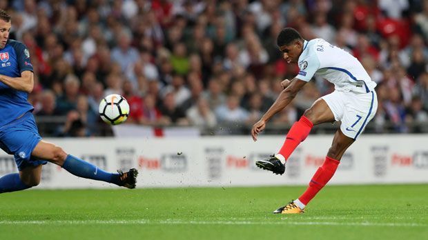 
                <strong>Platz 7: Marcus Rashford (Manchester United)</strong><br>
                Marktwert-Steigung: Um 26,8 Millionen EuroDer Shooting-Star von Manchester United lässt die Rekorde purzeln. Und der 19-Jährige gilt als Debüt-König. Egal ob erstes Ligaspiel, erstes Länderspiel oder erstes Champions-League-Spiel – Rashford trifft bei jedem Debüt. In der Königsklasse gegen den FC Basel erzielte der Youngster zuletzt den siebten Debüt-Treffer seiner Karriere. Sein Marktwert stieg seit Juli um 25,6 Millionen von 71,8 auf 98,6 Millionen Euro.
              