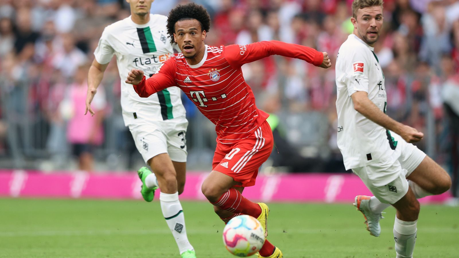 
                <strong>Leroy Sane</strong><br>
                Sane macht eine Riesenspiel, ist von der Gladbacher Abwehr kaum in den Griff zu bekommen. Seine Chancenverwertung lässt aber lange zu wünschen übrig, immer wieder scheitert Sane an Sommer. Mit dem Treffer zum 1:1 belohnt er sich am Ende doch noch für ein gutes Spiel. ran-Note: 2
              