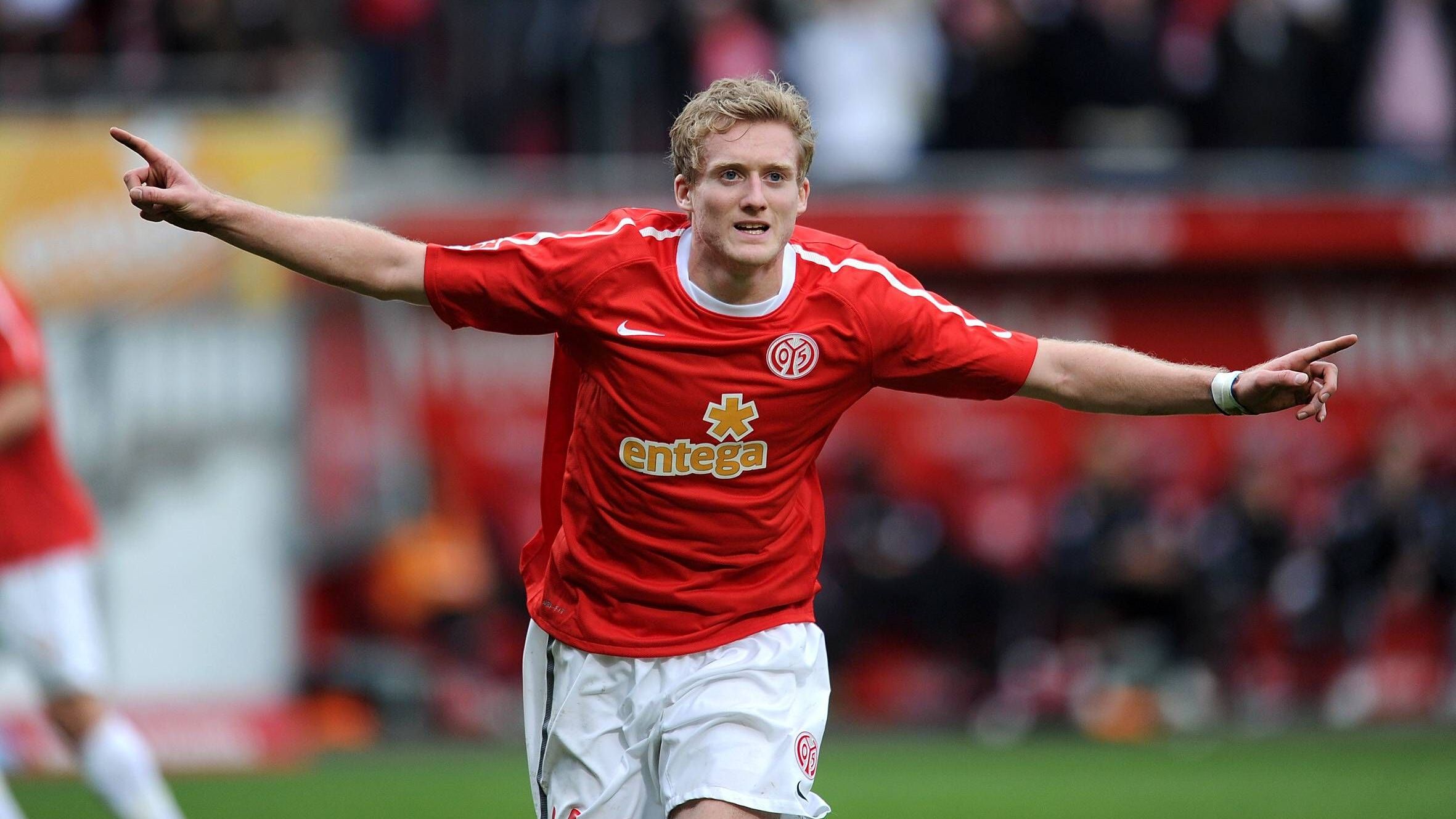 <strong>Andre Schürrle (1. FSV Mainz 05)</strong><br>Bundesliga-Debüt: 8. August 2009 (18 Jahre)<br>Schürrle stammte aus der eigenen Mainzer Jugend und wurde von Tuchel zu den Profis befördert. Der Flügelstürmer galt als eine der größten deutschen Hoffnungen. 2014 wurde er Weltmeister und lieferte den entscheidenden Assists zu Mario Götzes Siegtreffer im WM-Finale gegen Argentinien.