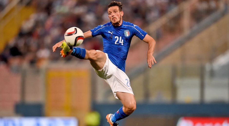 
                <strong>Alessandro Florenzi (Italien)</strong><br>
                Abwehr: Alessandro Florenzi (Italien). Auch Balotellis Nationalmannschaftskollege Florenzi schafft es in die Top-Elf. Der 25-Jährige vom AS Rom spielt eigentlich im zentralen Mittelfeld, kann aber auch als Rechtsverteidiger eingesetzt werden. Für Florenzi ist es das erste große Turnier mit der "Squadra Azzurra", seine bisher 17 Länderspieleinsätze sammelte er in Freundschafts- oder Qualifikationspartien.
              