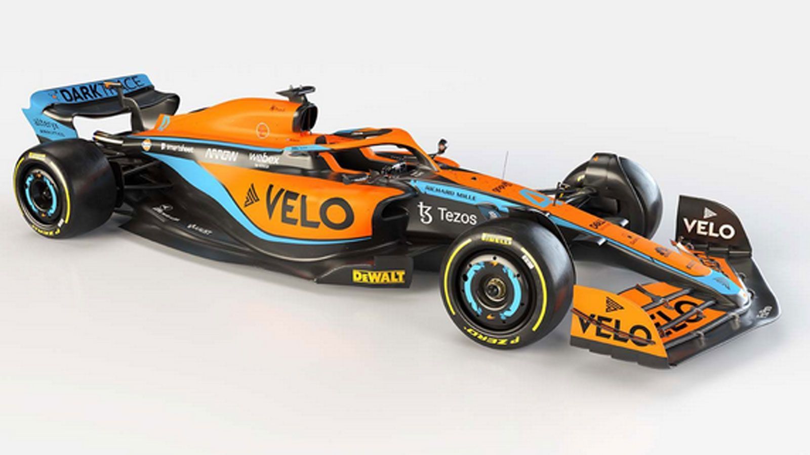 
                <strong>McLaren MCL36</strong><br>
                Hier lässt sich sehen, dass auch die Felgen im Babyblau daherkommen. Ins Lenkrad greifen weiterhin Lando Norris und Daniel Ricciardo, die das Team im vergangenen Jahr zu Platz vier in der Konstrukteurswertung verhalfen. "Lando hat sich 2021 toll entwickelt, vier Podien erreicht, und Daniels sensationeller Sieg in Monza hat das Team wieder fühlen lassen, was einen Sieg ausmacht", führte Brown weiter aus: "Wenn wir ins Jahr 2022 gehen, wollen wir darauf aufbauen und den Rückstand zur Spitze verkürzen."
              