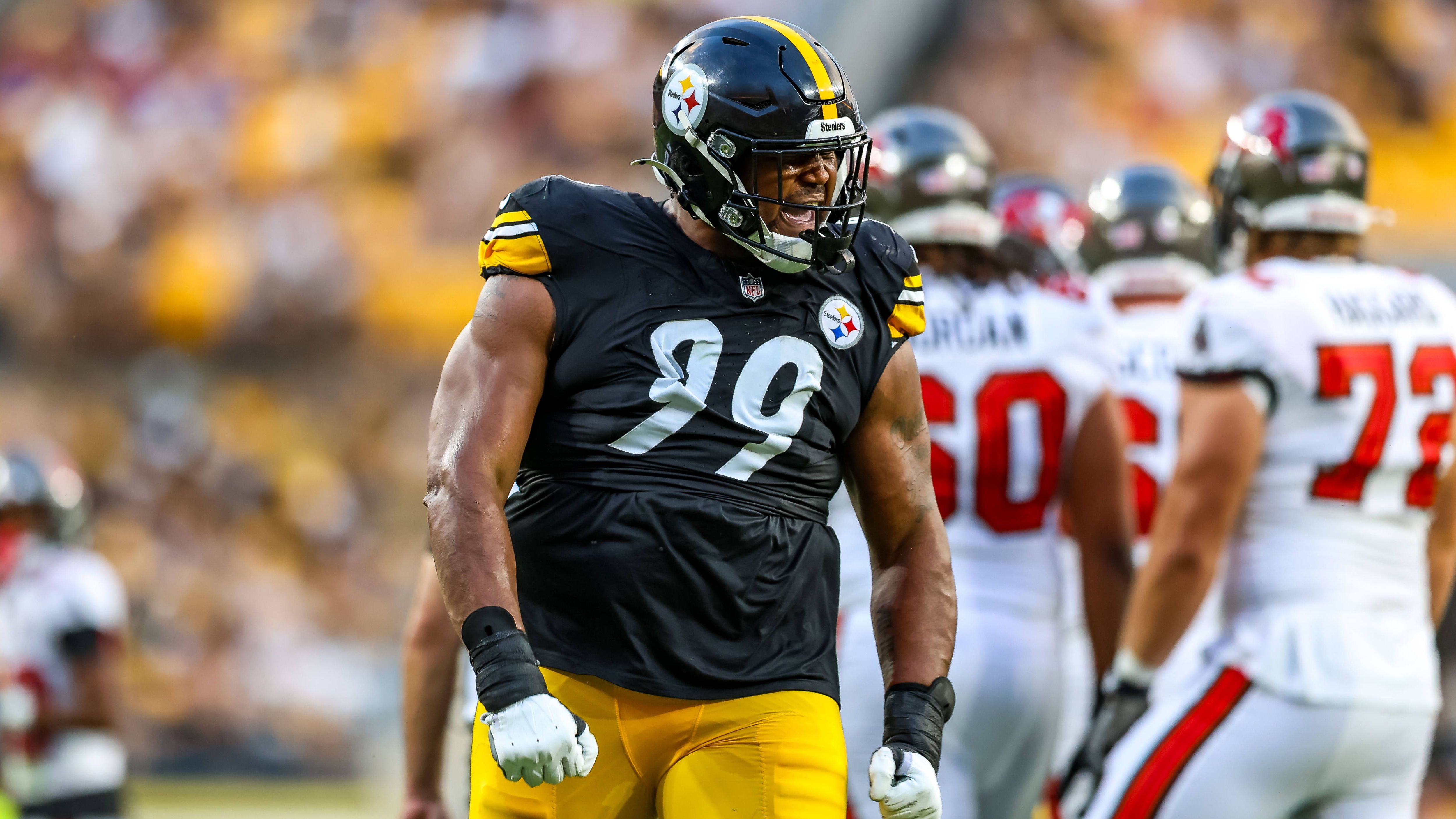 <strong>Derrick Harmon (Pittsburgh Steelers)</strong><br>Im letzten Preseason-Spiel gegen die Carolina Panthers musste Erstrunden-Pick Derrick Harmon früh verletzt das Feld verlassen. Der Defensive Tackle erlitt eine Knieverletzung, die zuerst Schlimmes vermuten ließ. In der 2. Halbzeit saß er jedoch wieder mit einem Lächeln auf der Bank. Head Coach Mike Tomlin sagte, dass man noch nichts über die Verletzung wisse, strukturelle Schäden sind aber wohl auszuschließen.