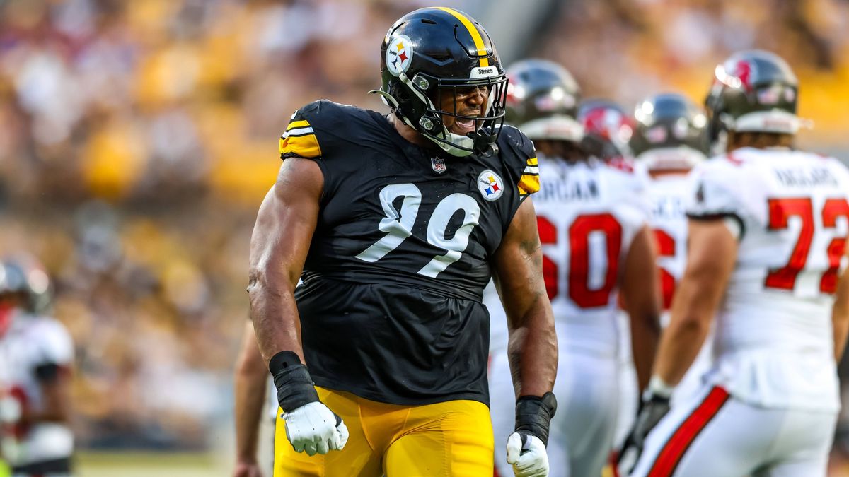 August 16, 2025, Pittsburgh, Pennsylvania, USA: Pittsburgh Steelers defensive tackle DERRICK HARMON (99) celebrates a sack during the NFL, American Football Herren, USA football game between the Pi...