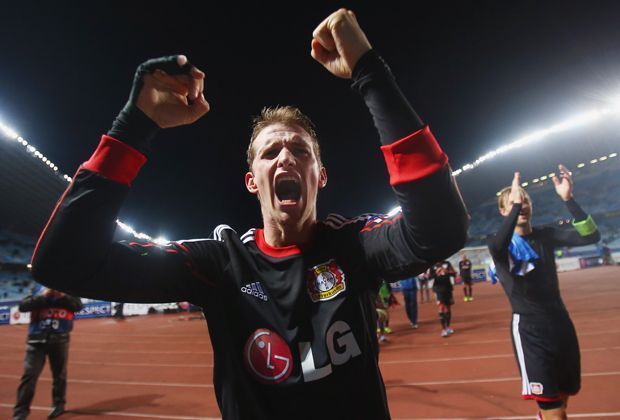 
                <strong>Real Sociedad San Sebastian - Bayer Leverkusen 0:1</strong><br>
                Erleichterung bei Lars Bender nach der Partie. Die Werkself sichert sich den zweiten Platz in der Gruppe A und überwintert in der Königsklasse
              