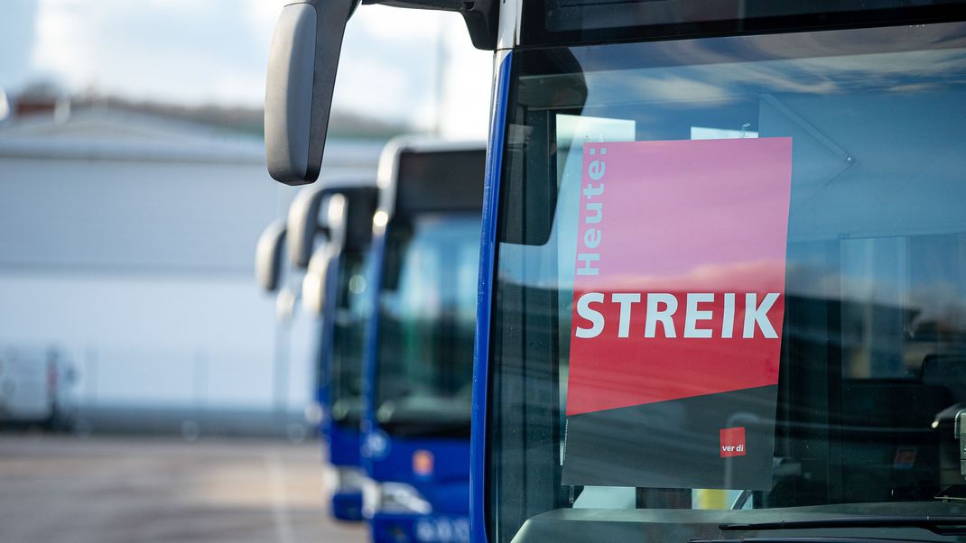 Seit Donnerstagabend bis zum späten Freitagabend werden Busbetriebe bestreikt.