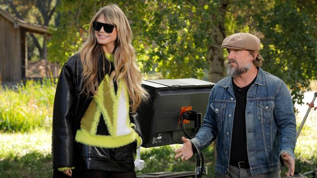 Heidi Klum und Starfotograf Brian Bowen Smith am Set von "Germany's Next Topmodel" 