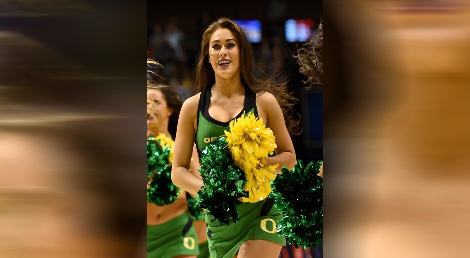 
                <strong>Ashlyn Shebelut</strong><br>
                Ashlyn Shebelut steht an der Seite von DeForest Buckner von den San Francisco 49ers. Die Schönheit ist Cheerleaderin an der University of Oregon. 
              