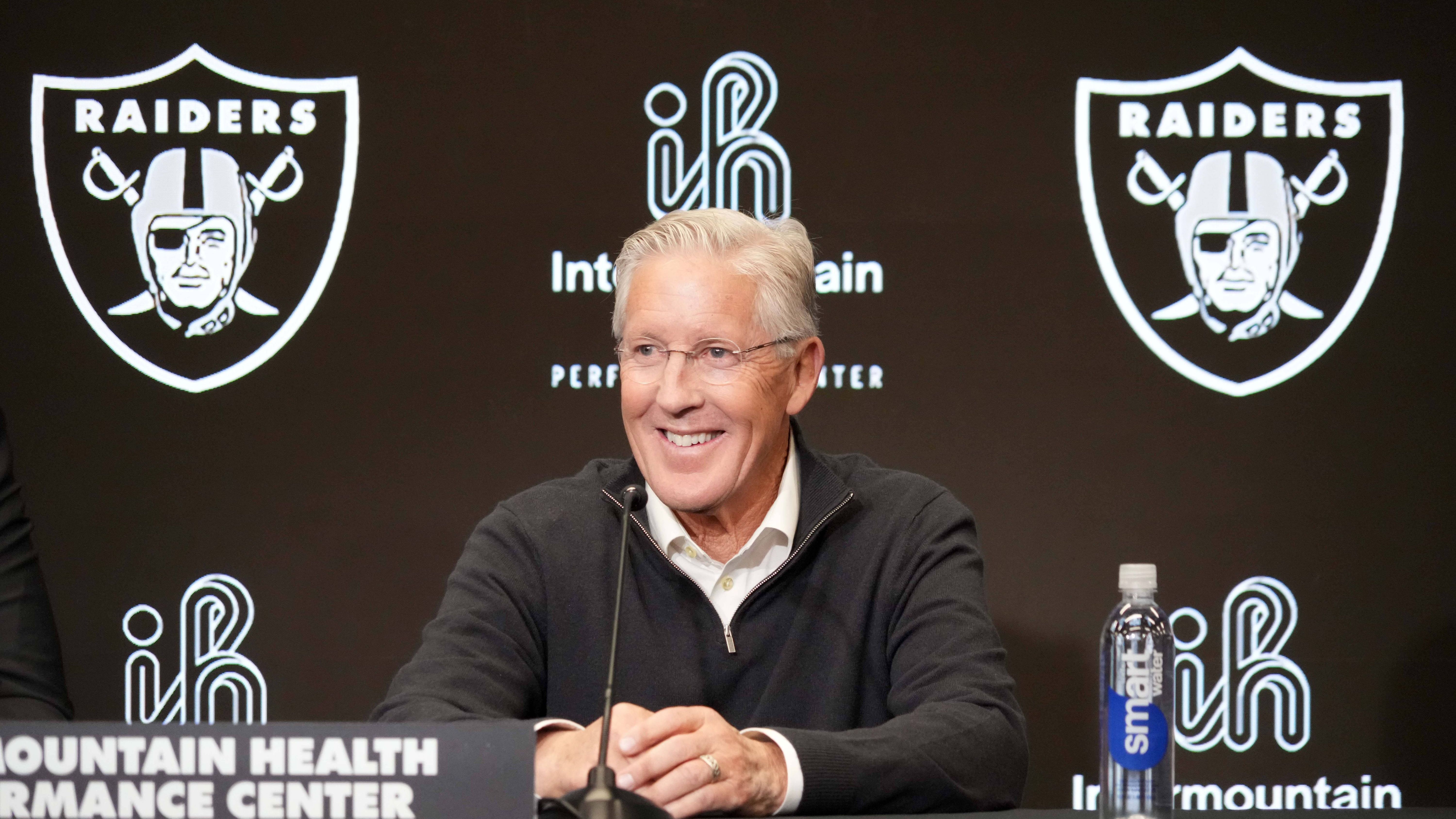 <strong>Las Vegas Raiders: Radikalumbau schnell verarbeiten</strong><br>Bei den Raiders blieb in der Offseason kein Stein auf dem anderen. Pete Carroll als neuer Head Coach, Chip Kelly ist der neue Offensive Coordinator, dazu Quarterback-Neuzugang Geno Smith - und Ashton Jeanty als Draft-Star. Bei so viel Neuem kann man schnell den Überblick verlieren. All die neuen Teile zusammenzubringen, wird für Las Vegas schwierig genug.