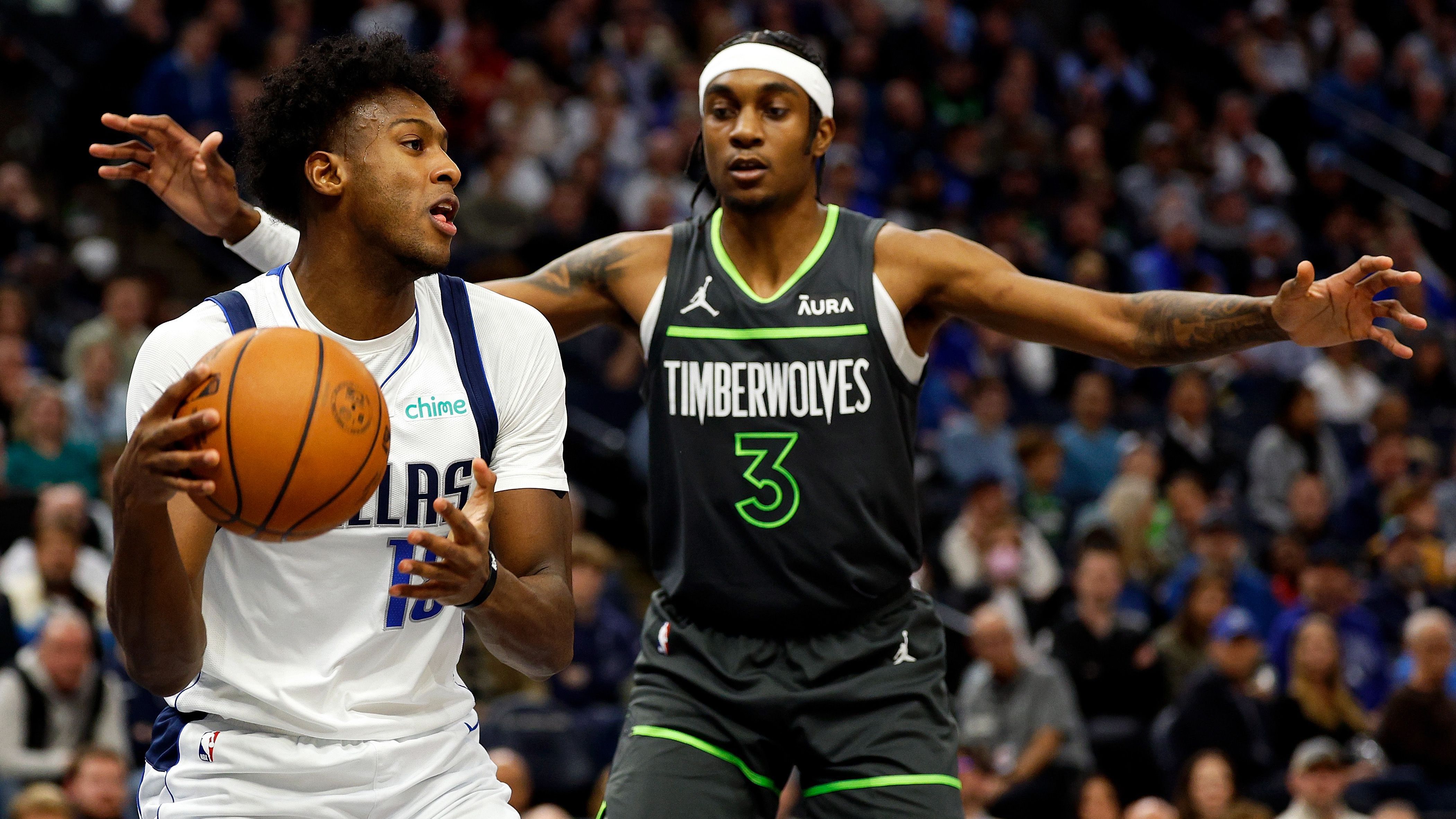 <strong>Jaden McDaniels (Minnesota Timberwolves) - All-Defensive Second Team</strong><br>In den Playoffs sieht man, welch defensives Potenzial Jaden McDaniels besitzt. In der ersten Runde nahm er Kevin Durant teilweise komplett aus dem Spiel und glänzt stets mit guten defensiven Rotationen. Gepaart mit einer überdurchschnittlichen Athletik ist ein Platz im Second Team Pflicht.