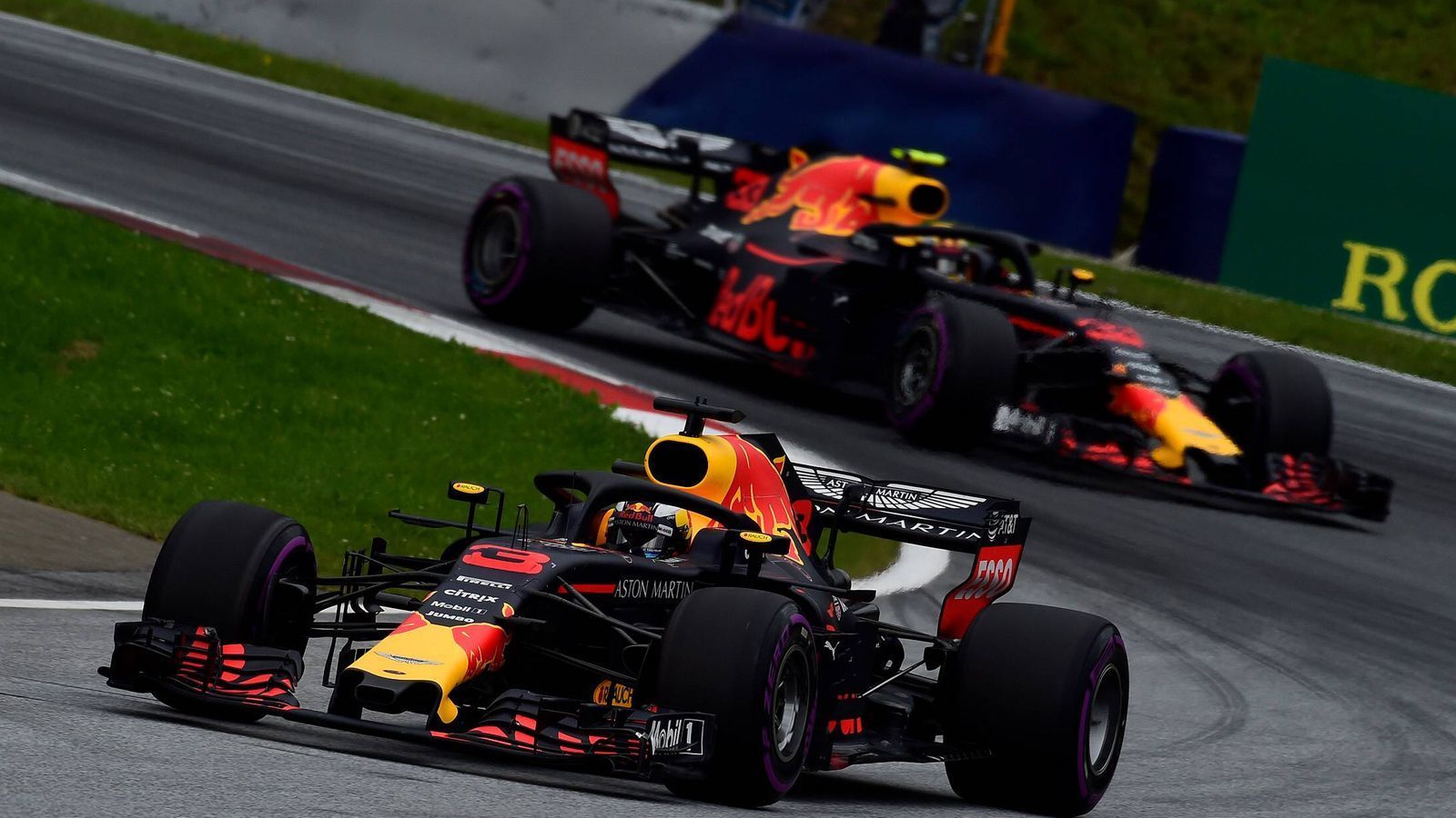 
                <strong>3. Red Bull Racing</strong><br>
                Einnahmen: 124 Millionen EuroZusammensetzung (Topf 1, Topf 2, Bonus): 28, 36, 60 MillionenVeränderung zu 2017: minus 12 Prozent
              