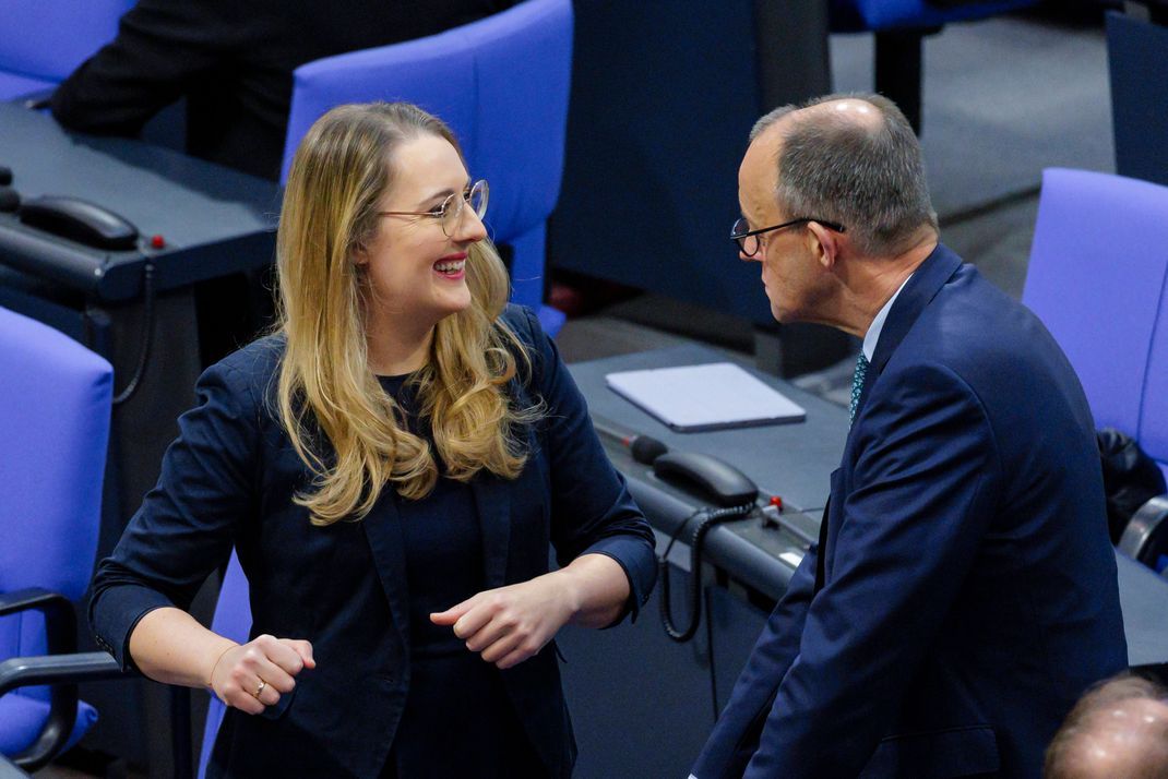 Katharina Dröge, Bündnis 90/Die Grünen-Fraktionsvorsitzende, und Friedrich Merz, CDU-Vorsitzender, aufgenommen im Bundestag.